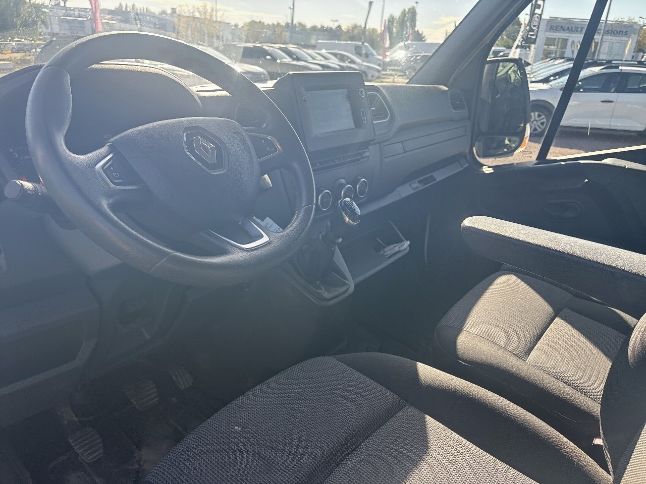Vente en ligne Renault Master Fourgon MASTER FGN TRAC F3500 L2H2 DCI 135 au prix de 18 490 €