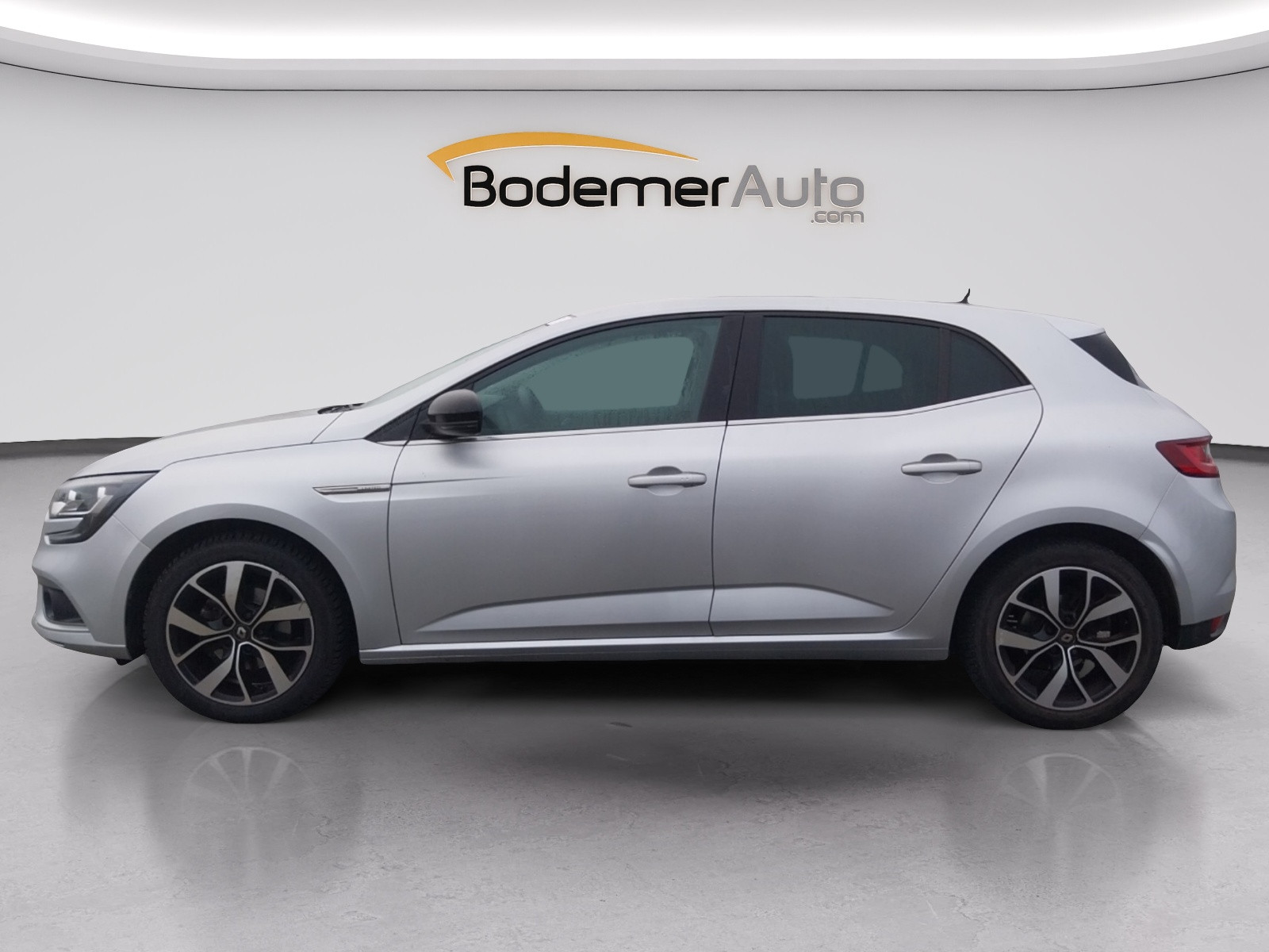 Vente en ligne Renault Megane 4 Mégane IV Berline TCe 140 Energy au prix de 13 990 €