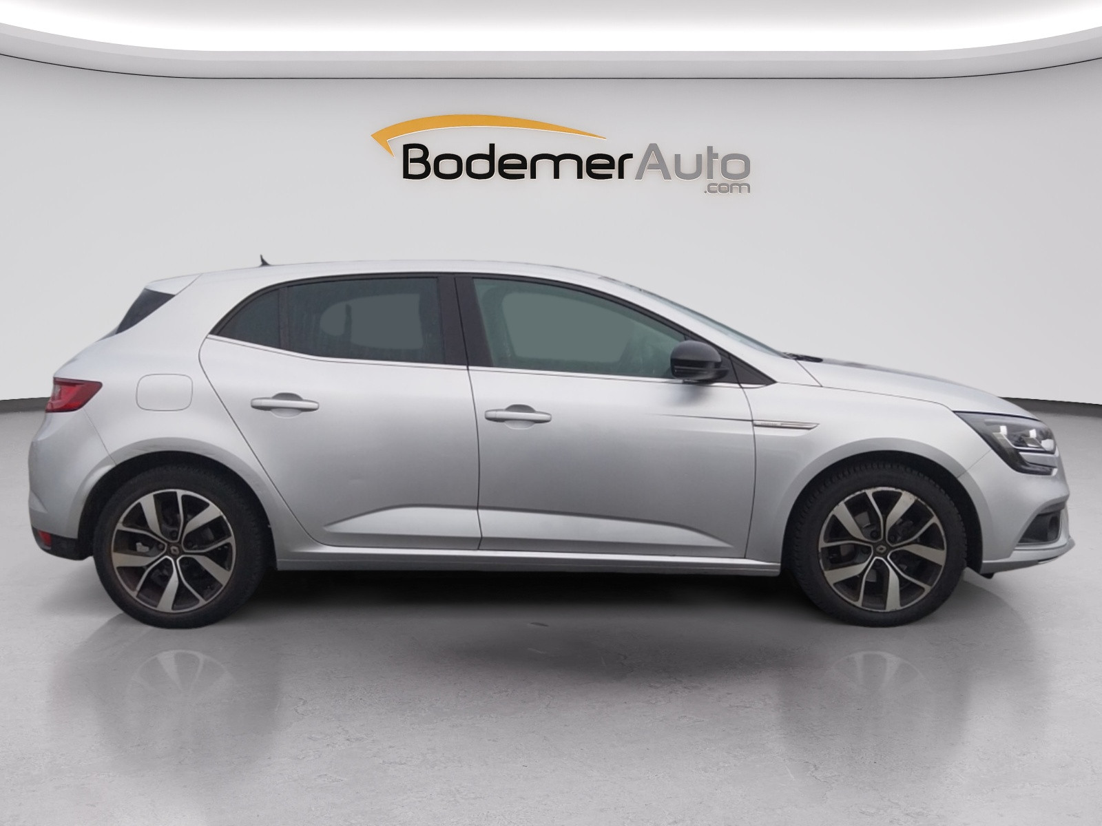 Vente en ligne Renault Megane 4 Mégane IV Berline TCe 140 Energy au prix de 13 990 €