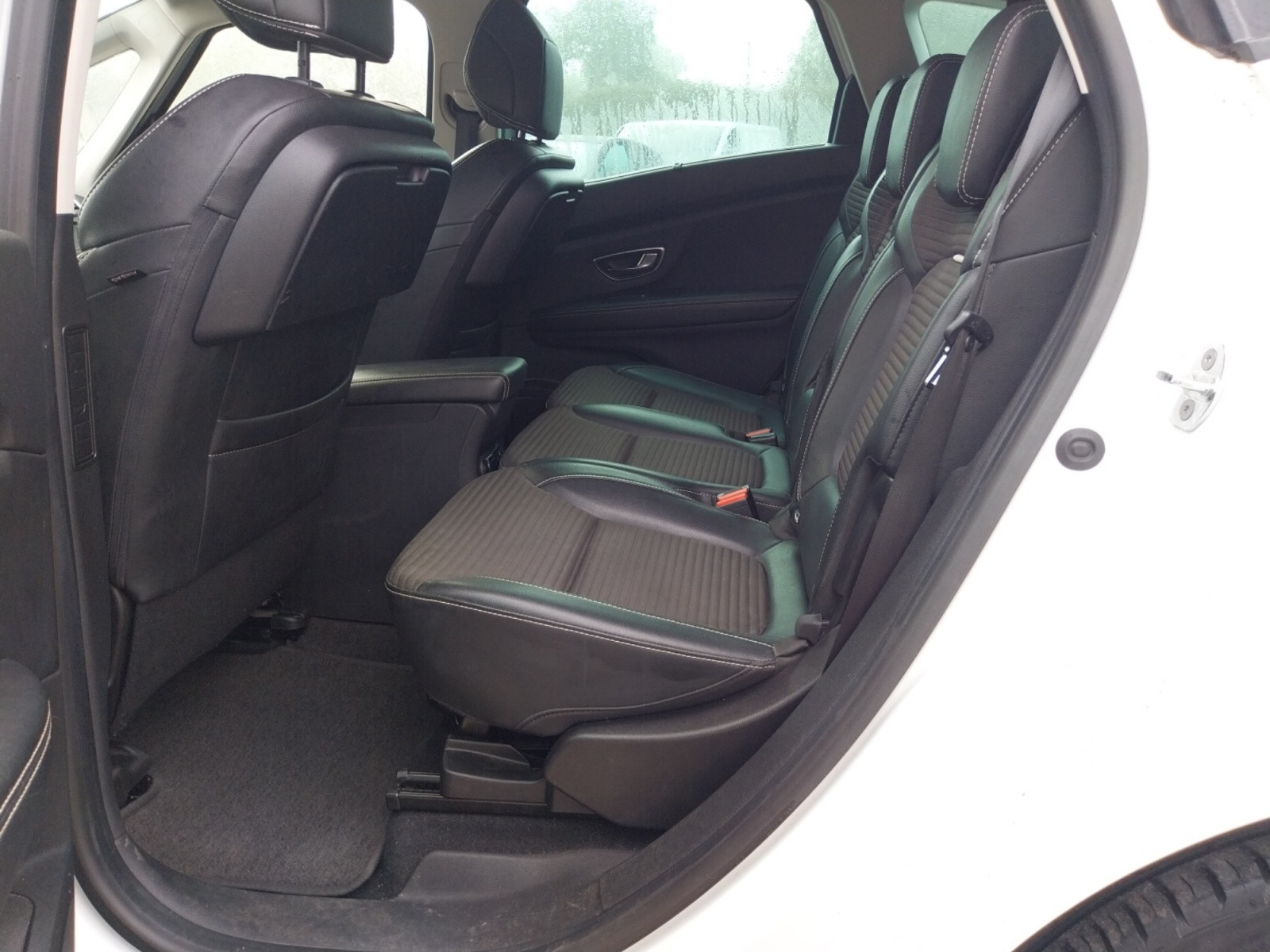 Vente en ligne Renault Scenic 4 Scenic Blue dCi 120 EDC au prix de 14 990 €