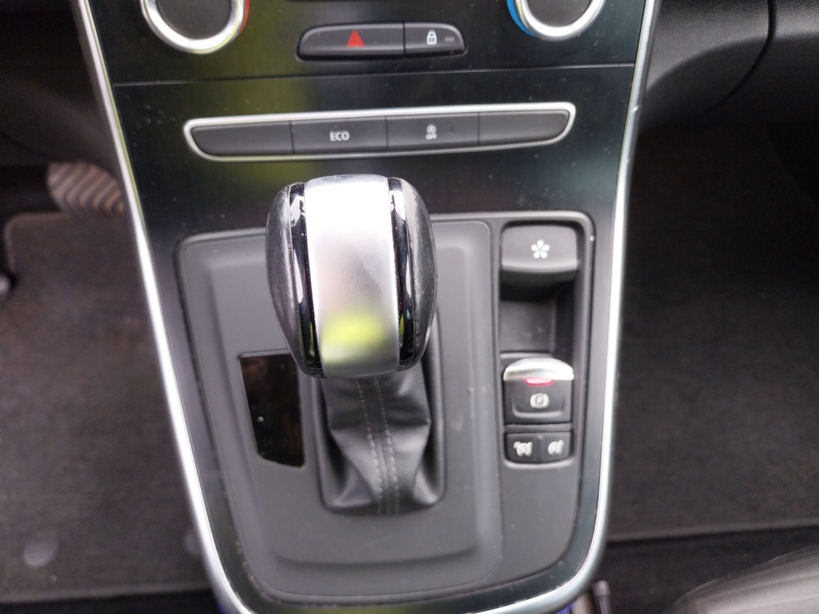 Vente en ligne Renault Scenic 4 Scenic Blue dCi 120 EDC au prix de 14 990 €