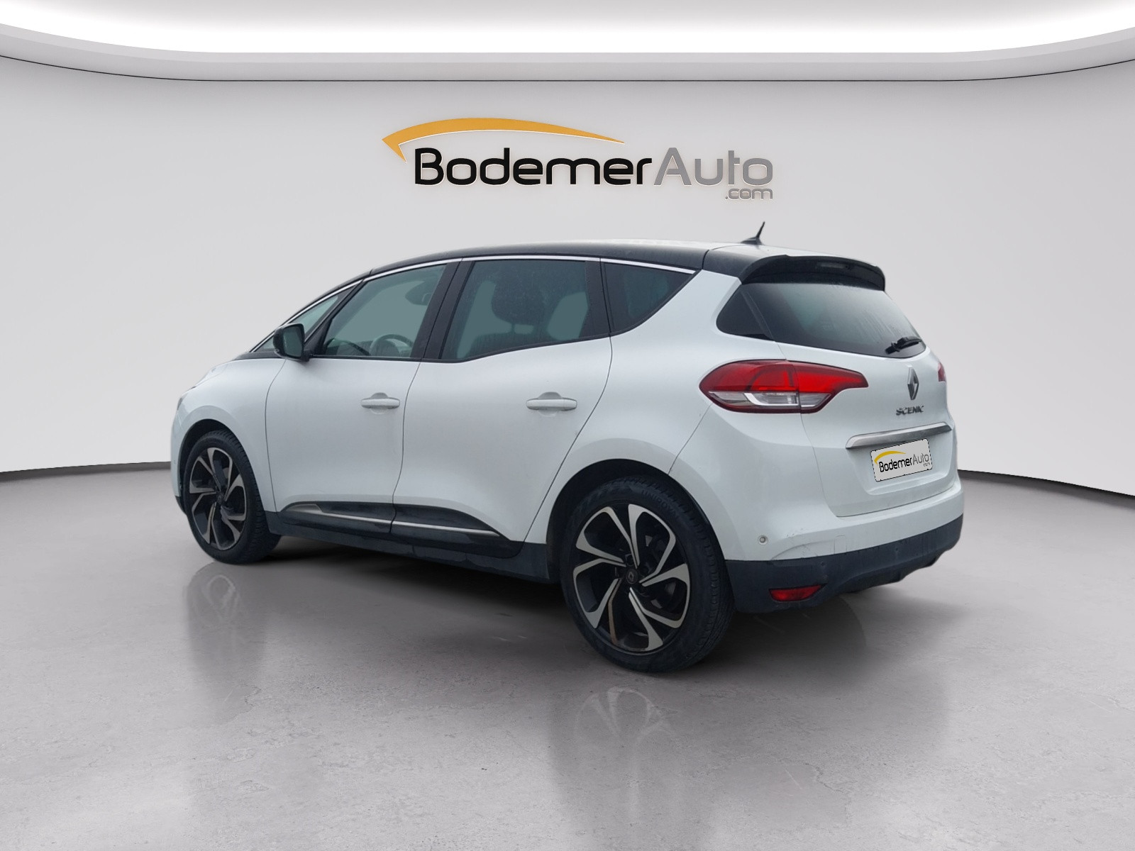Vente en ligne Renault Scenic 4 Scenic Blue dCi 120 EDC au prix de 14 990 €