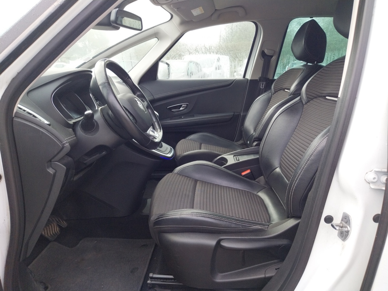 Vente en ligne Renault Scenic 4 Scenic Blue dCi 120 EDC au prix de 14 990 €