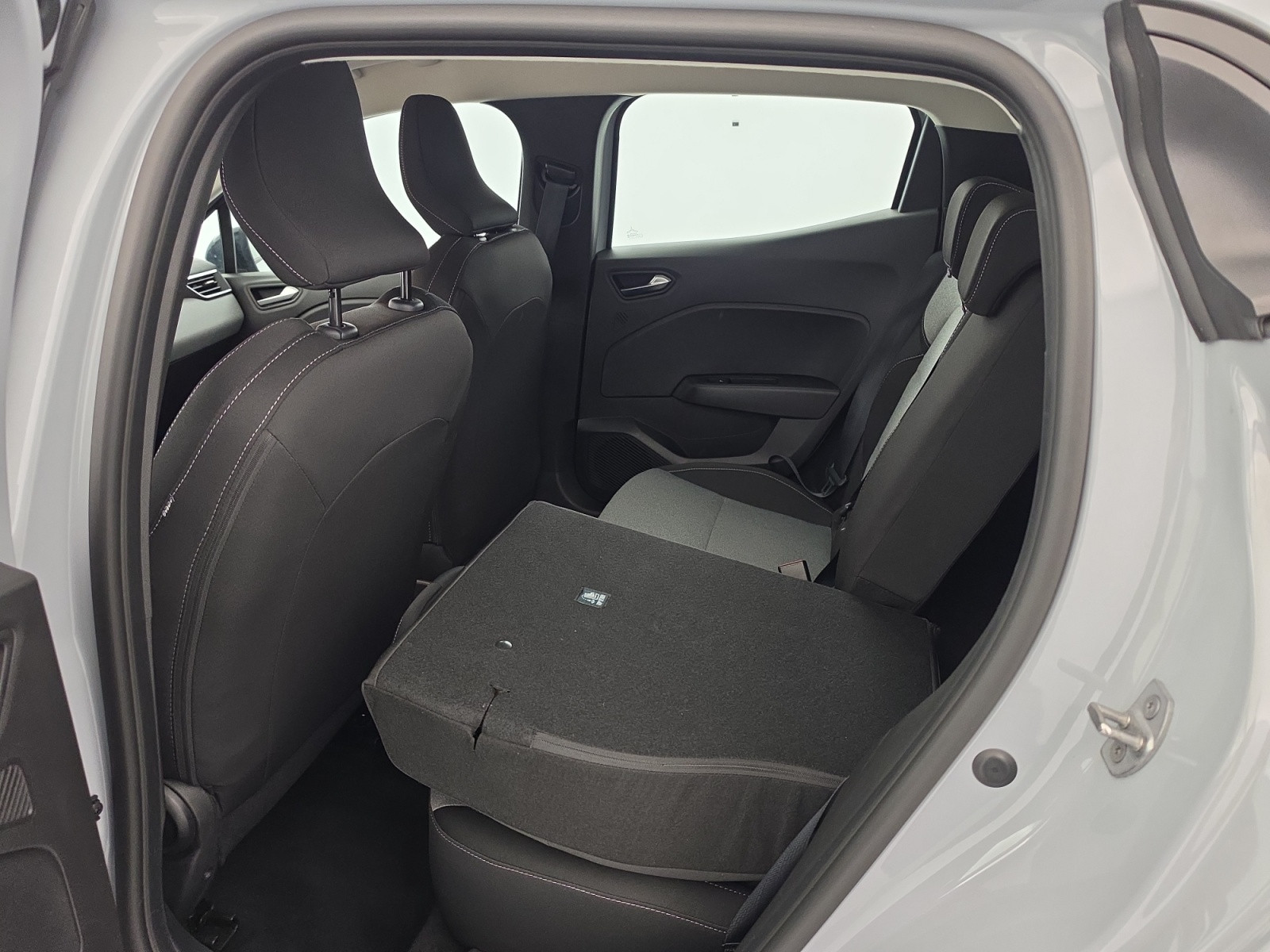 Vente en ligne Renault Clio 5 Clio Blue dCi 100 ch GSR2 au prix de 16 790 €