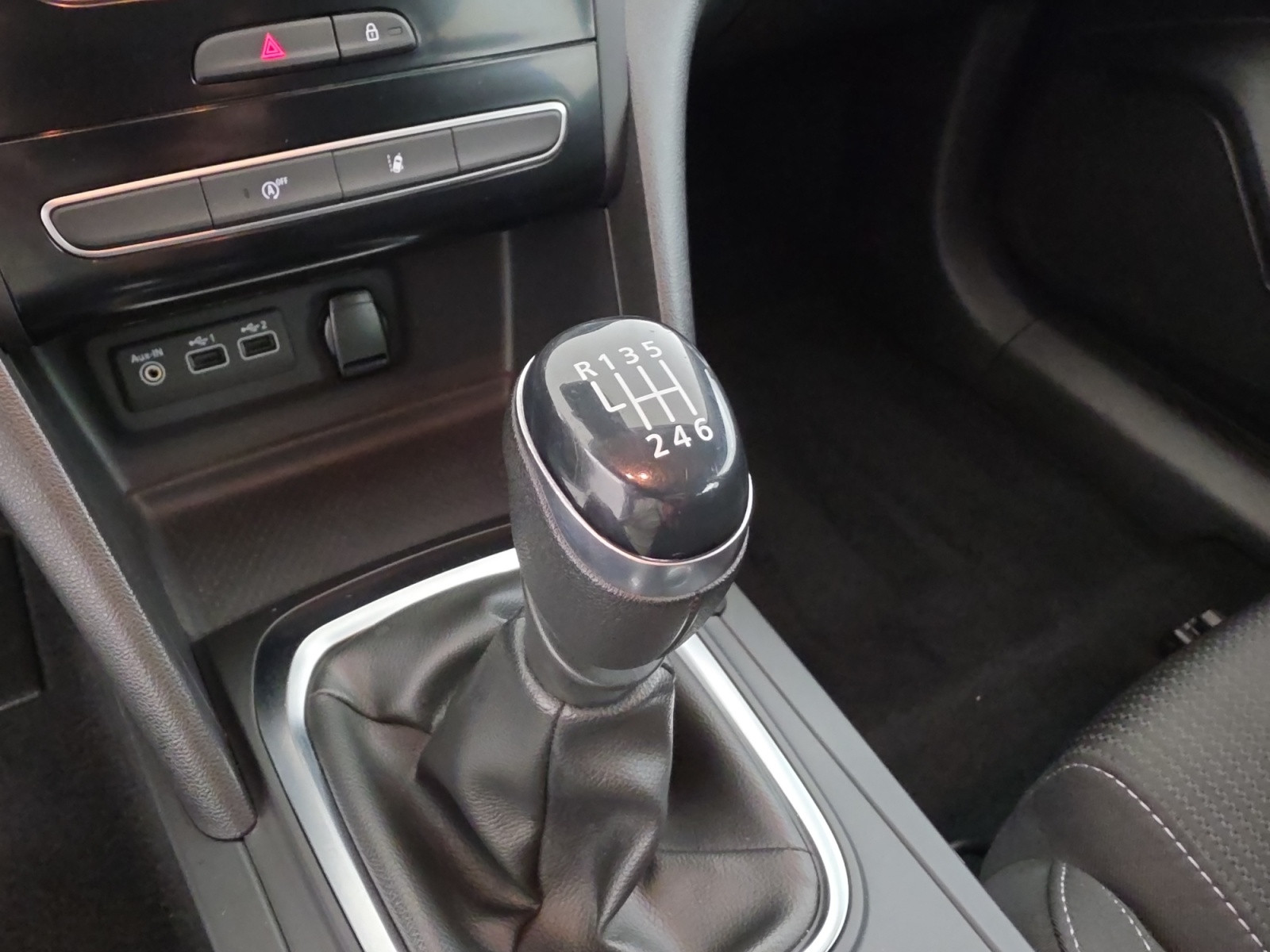 Vente en ligne Renault Megane 4 Mégane IV Berline Blue dCi 115 - 21B au prix de 14 990 €