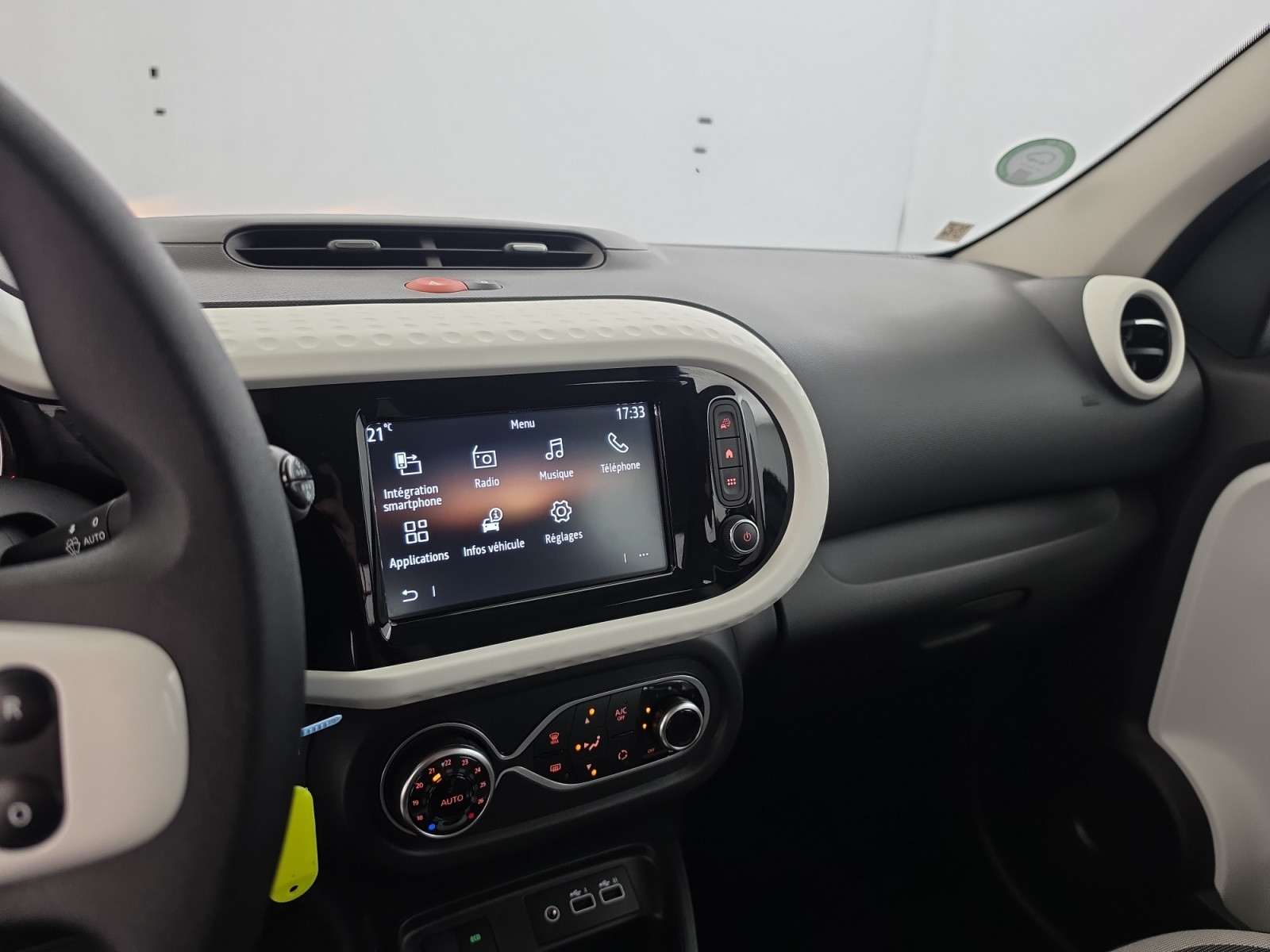 Vente en ligne Renault Twingo Electrique Twingo III E-Tech au prix de 14 990 €