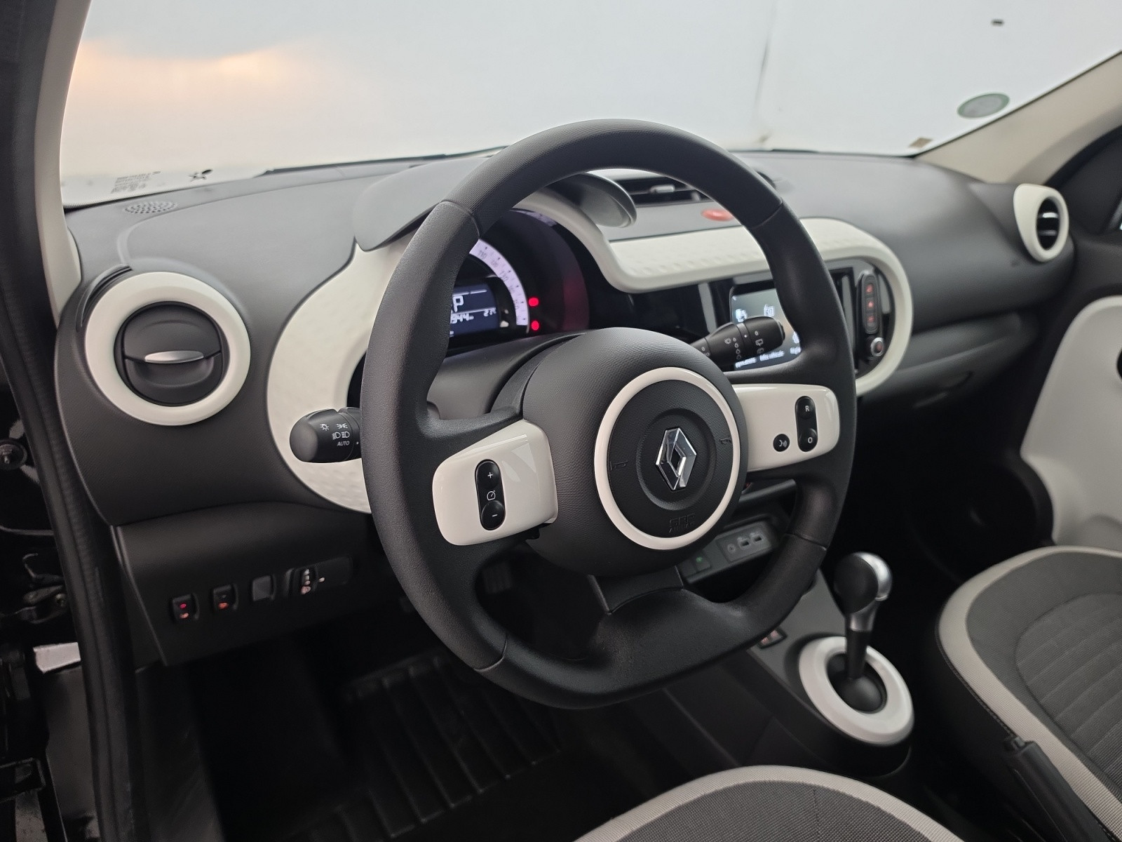 Vente en ligne Renault Twingo Electrique Twingo III E-Tech au prix de 14 990 €