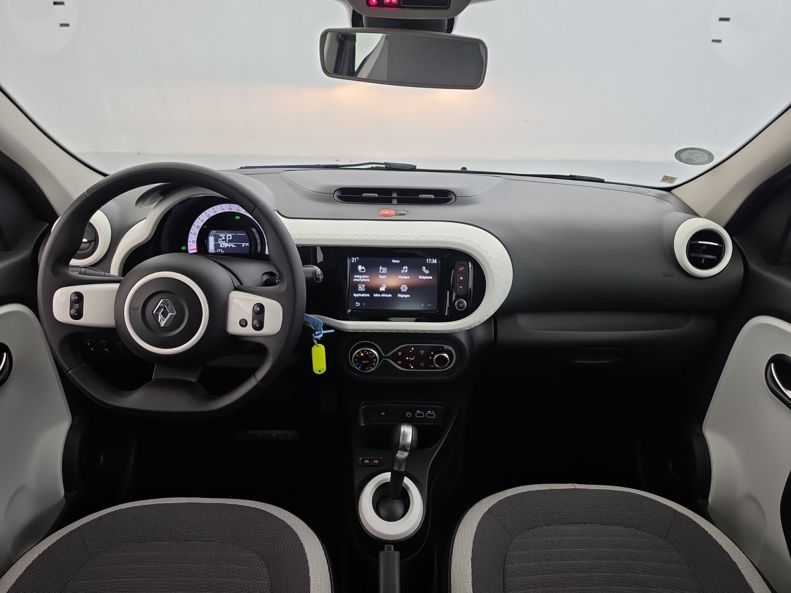 Vente en ligne Renault Twingo Electrique Twingo III E-Tech au prix de 14 990 €
