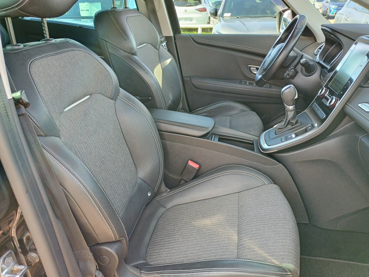 Vente en ligne Renault Grand Scenic 4 Grand Scenic TCe 140 FAP EDC - 21 au prix de 18 990 €