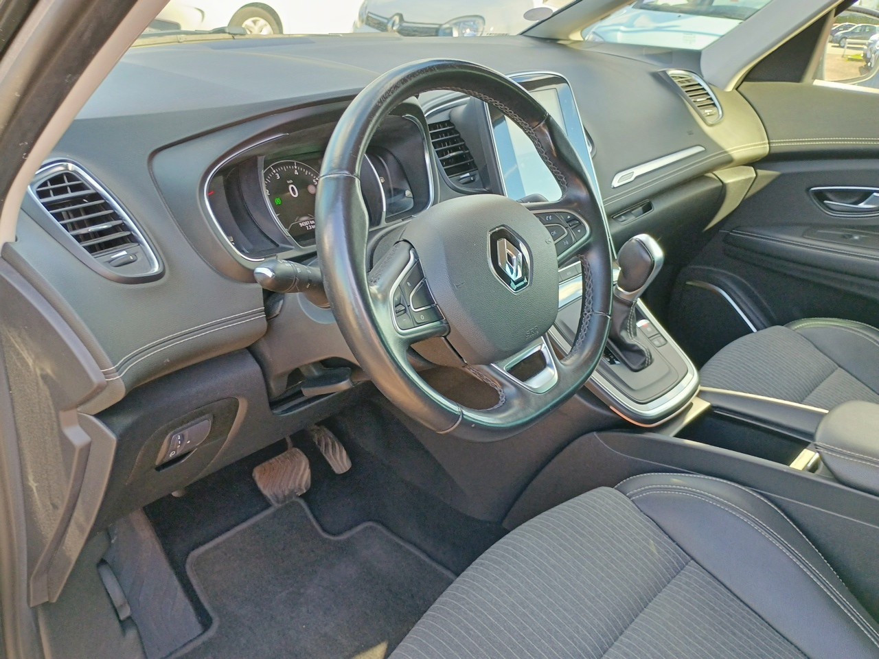 Vente en ligne Renault Grand Scenic 4 Grand Scenic TCe 140 FAP EDC - 21 au prix de 18 990 €