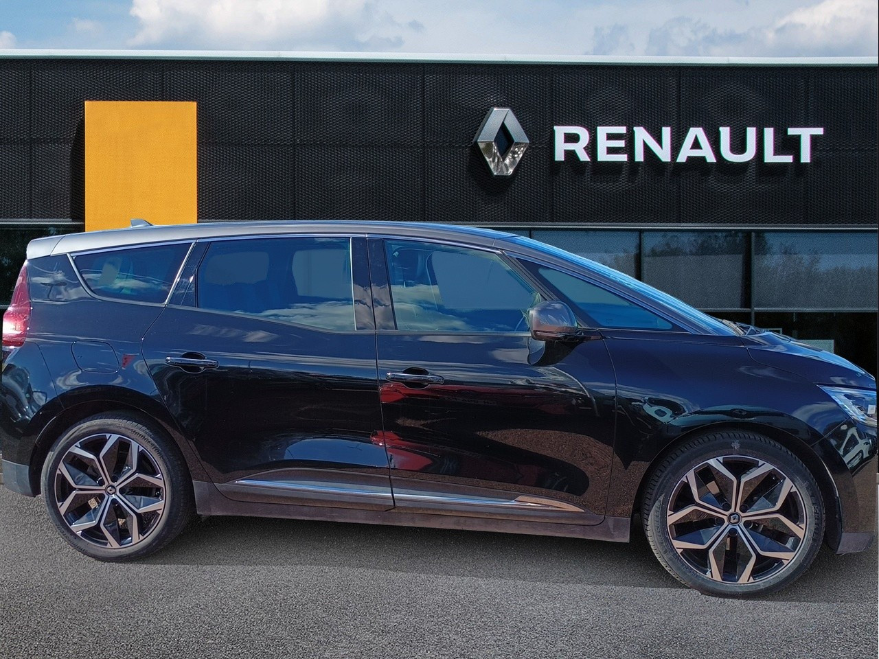 Vente en ligne Renault Grand Scenic 4 Grand Scenic TCe 140 FAP EDC - 21 au prix de 18 990 €