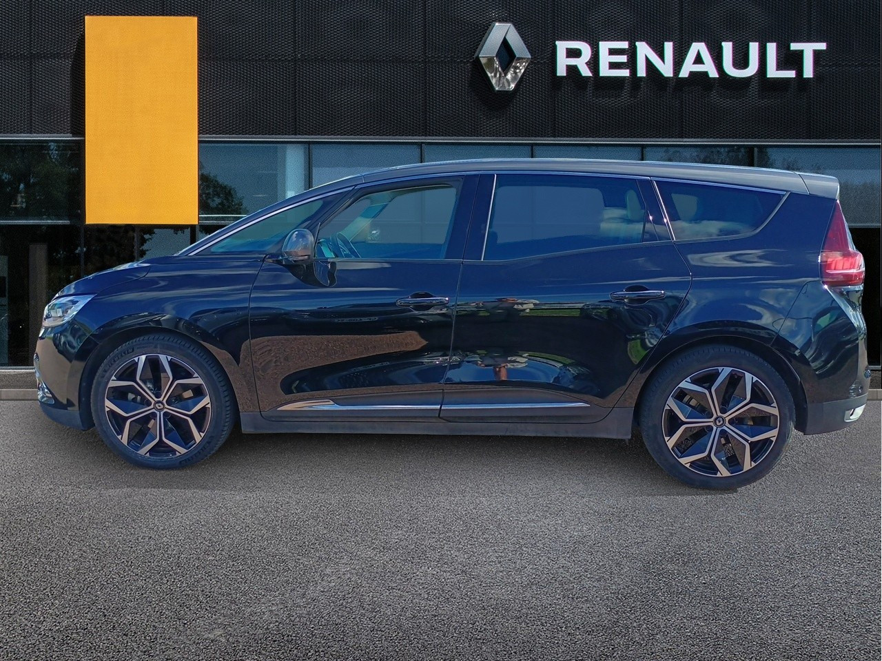 Vente en ligne Renault Grand Scenic 4 Grand Scenic TCe 140 FAP EDC - 21 au prix de 18 990 €
