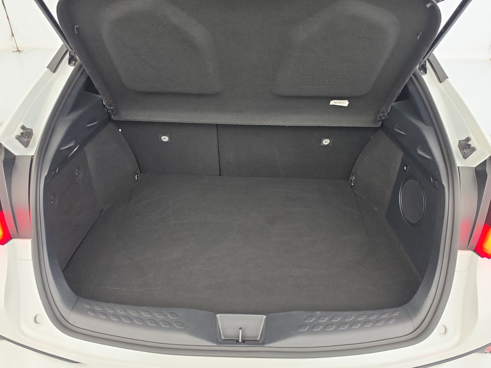 Vente en ligne Toyota C-HR C-HR Hybride 2.0L au prix de 22 990 €