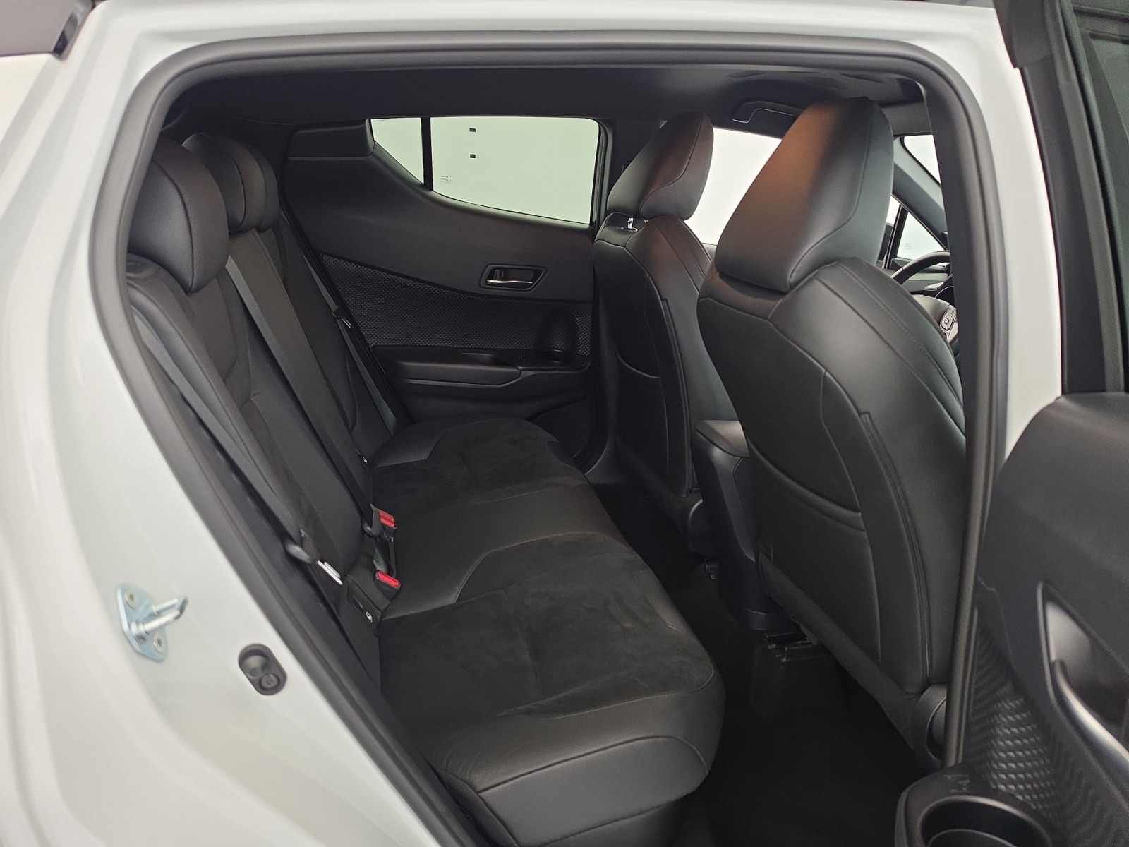 Vente en ligne Toyota C-HR C-HR Hybride 2.0L au prix de 22 990 €