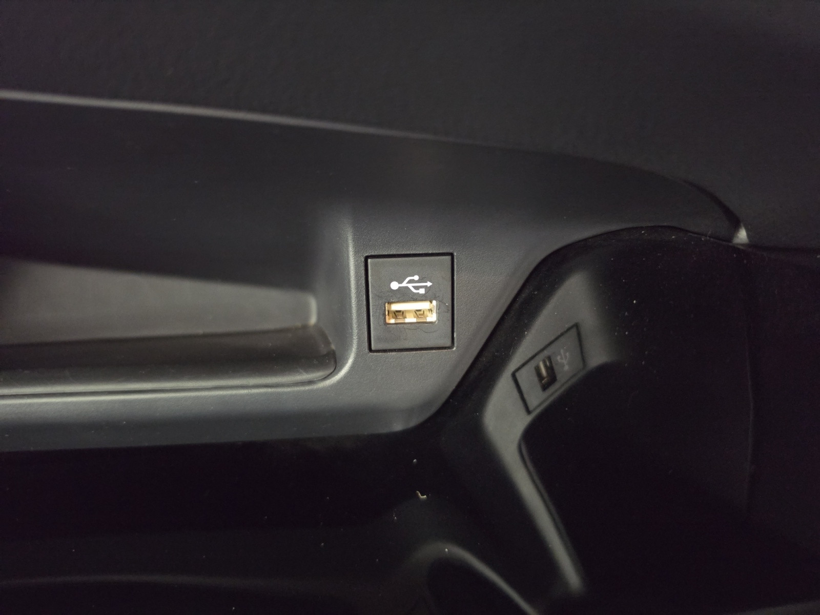 Vente en ligne Toyota C-HR C-HR Hybride 2.0L au prix de 22 990 €