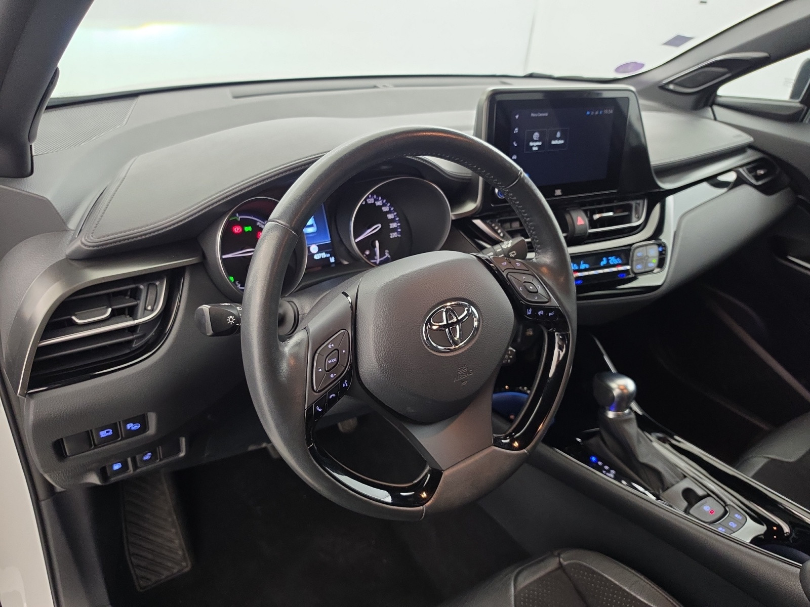 Vente en ligne Toyota C-HR C-HR Hybride 2.0L au prix de 22 990 €