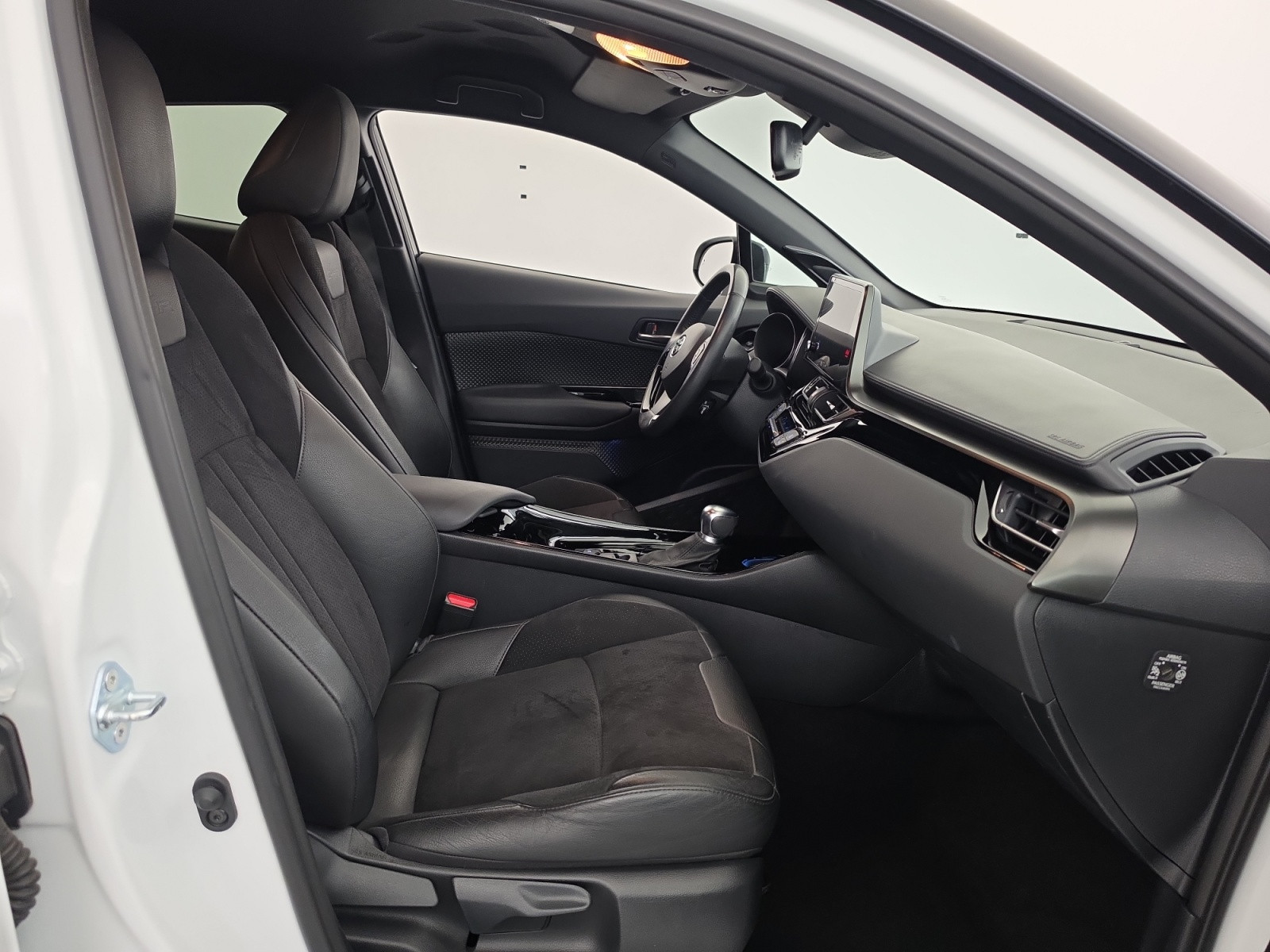 Vente en ligne Toyota C-HR C-HR Hybride 2.0L au prix de 22 990 €
