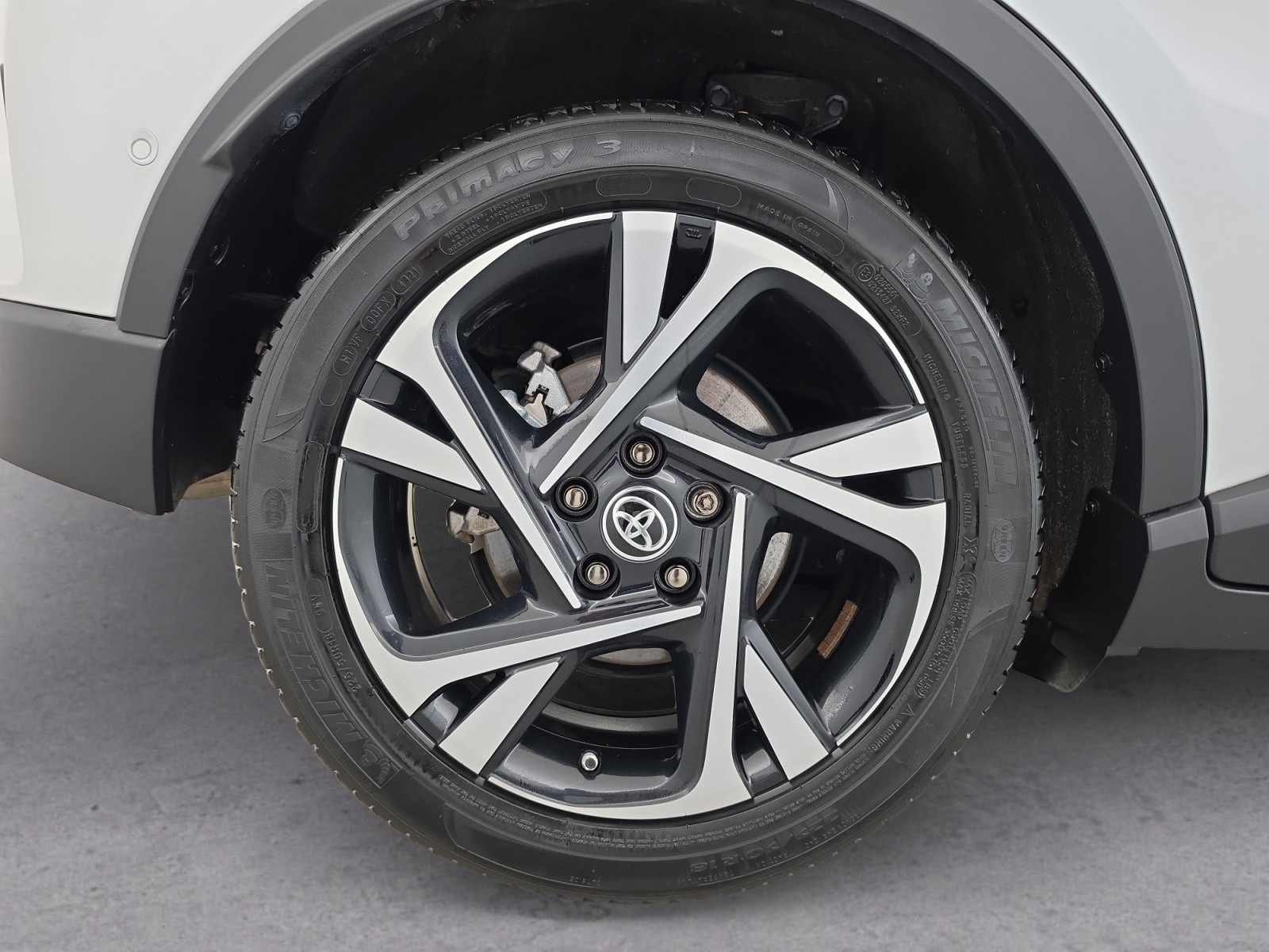 Vente en ligne Toyota C-HR C-HR Hybride 2.0L au prix de 22 990 €
