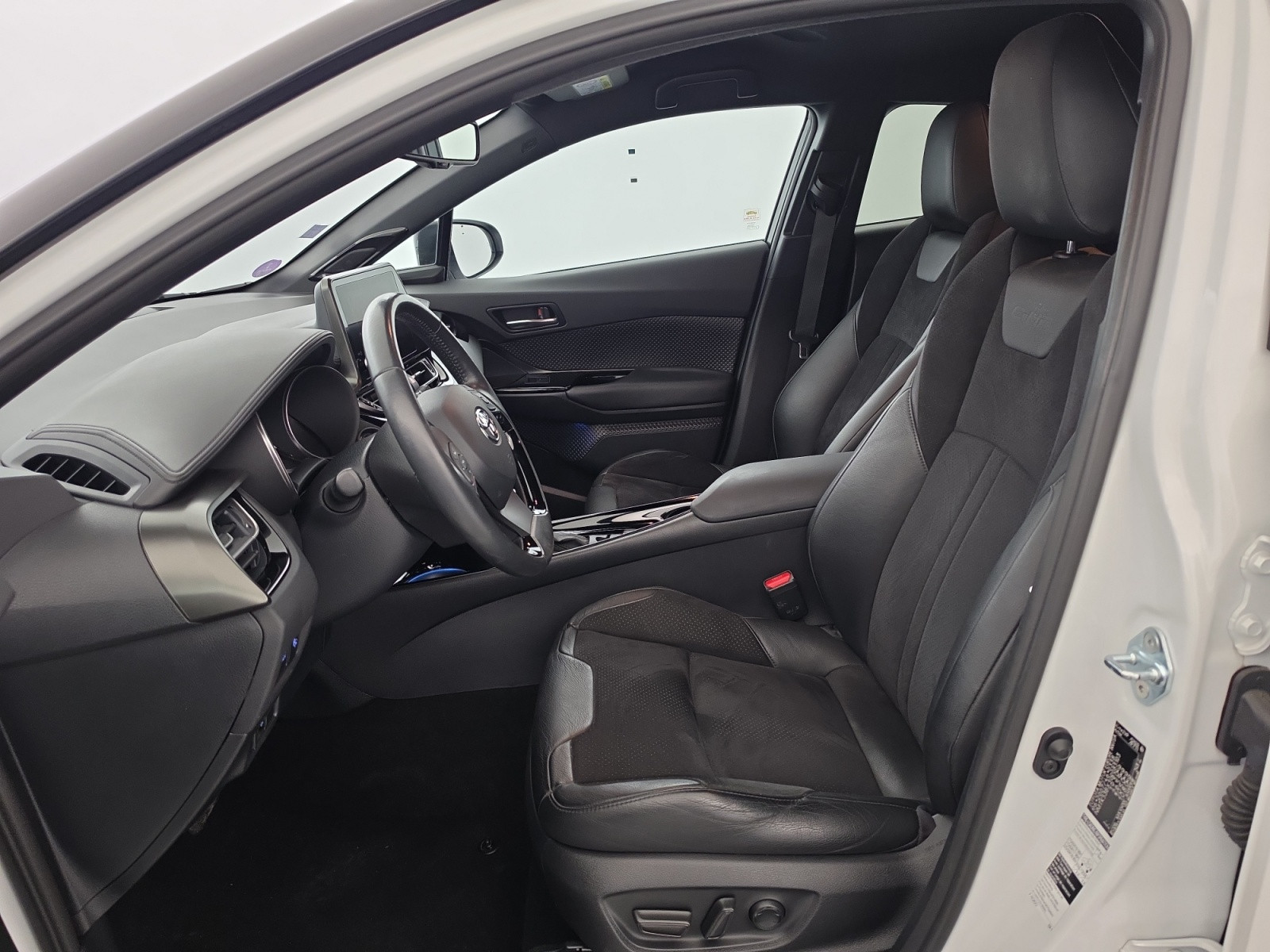 Vente en ligne Toyota C-HR C-HR Hybride 2.0L au prix de 22 990 €