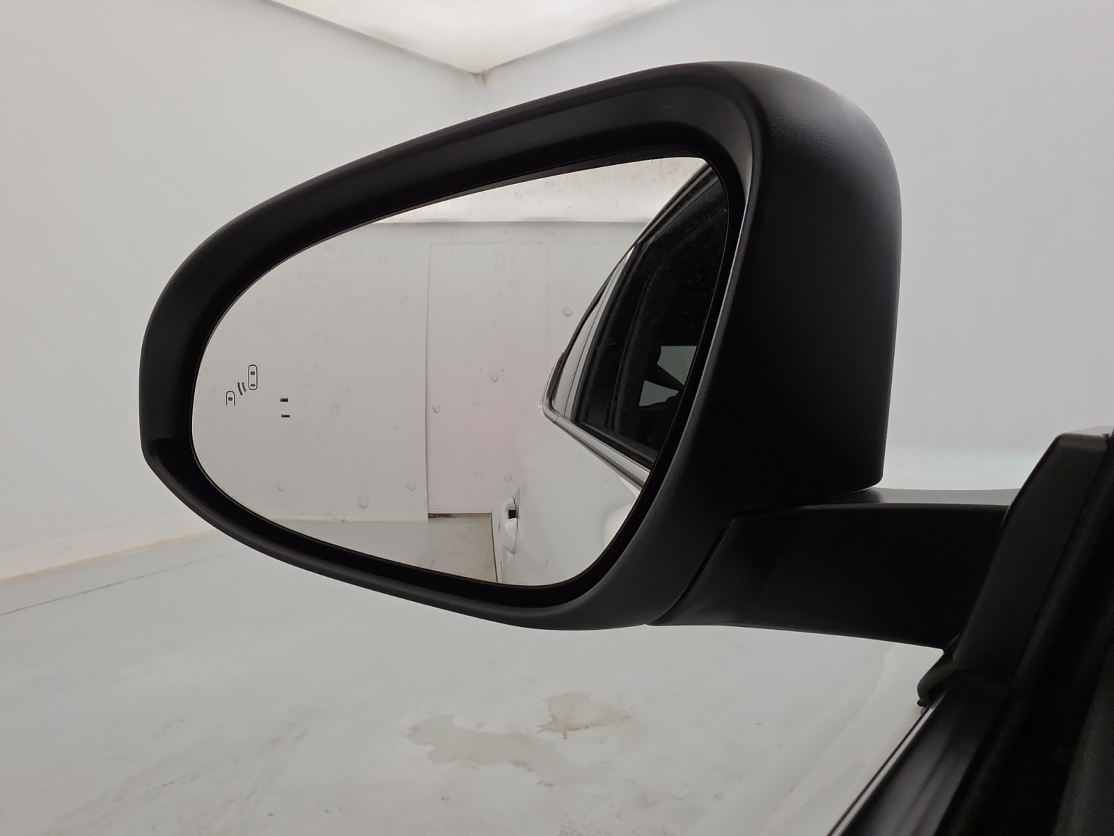 Vente en ligne Toyota C-HR C-HR Hybride 2.0L au prix de 22 990 €