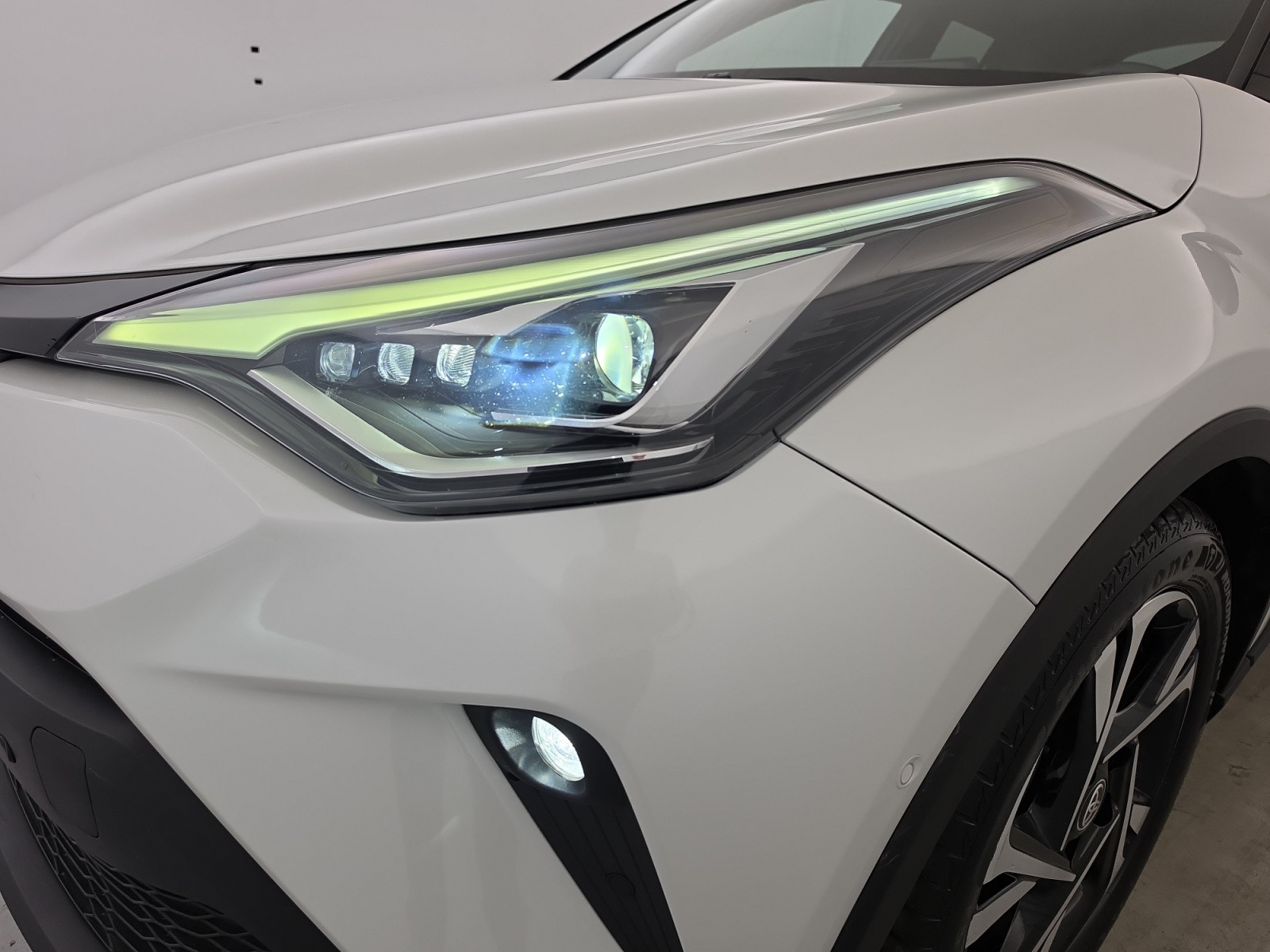 Vente en ligne Toyota C-HR C-HR Hybride 2.0L au prix de 22 990 €