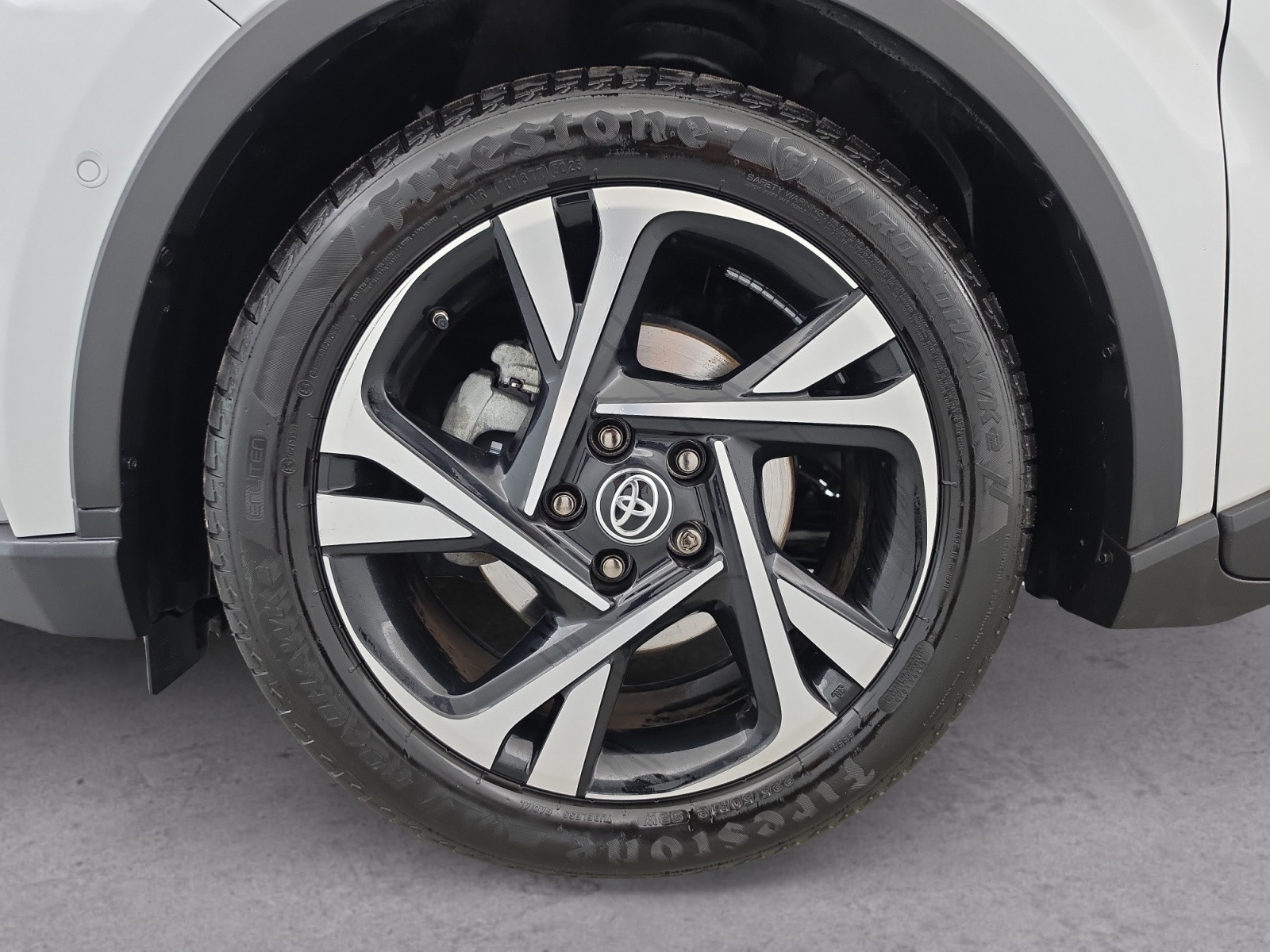 Vente en ligne Toyota C-HR C-HR Hybride 2.0L au prix de 22 990 €