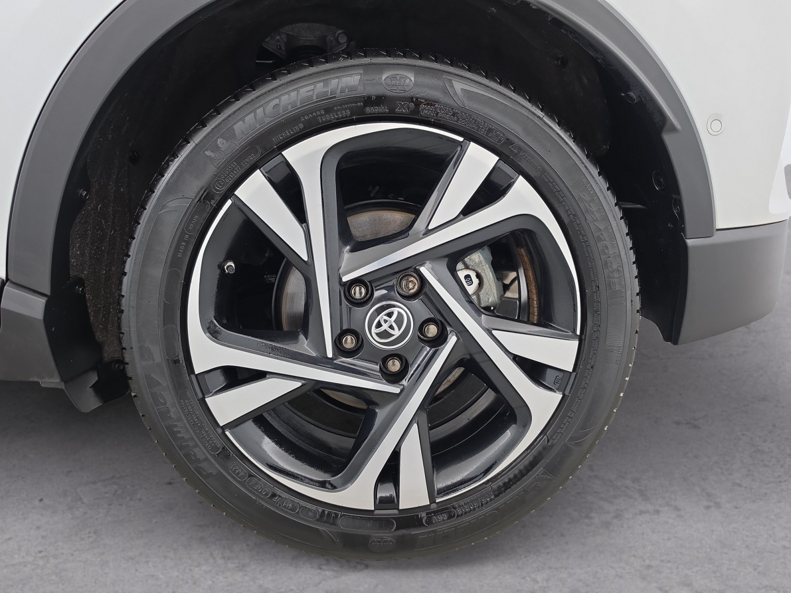 Vente en ligne Toyota C-HR C-HR Hybride 2.0L au prix de 22 990 €