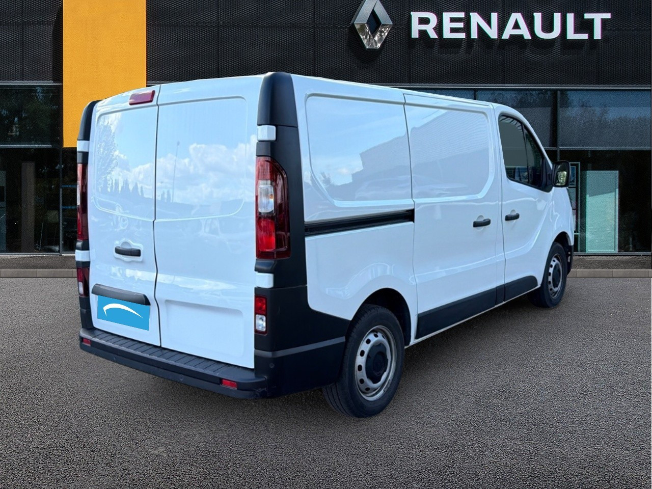 Vente en ligne Renault Trafic 3 Fourgon TRAFIC FG BLUE DCI 130 L1H1 2T8 GSR2 au prix de 23 990 €