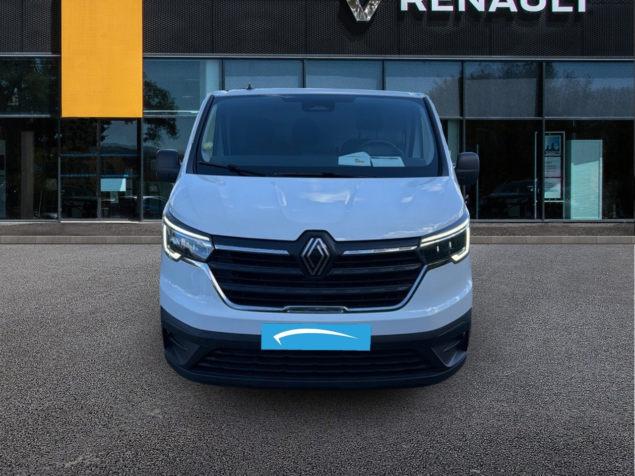 Vente en ligne Renault Trafic 3 Fourgon TRAFIC FG BLUE DCI 130 L1H1 2T8 GSR2 au prix de 23 990 €