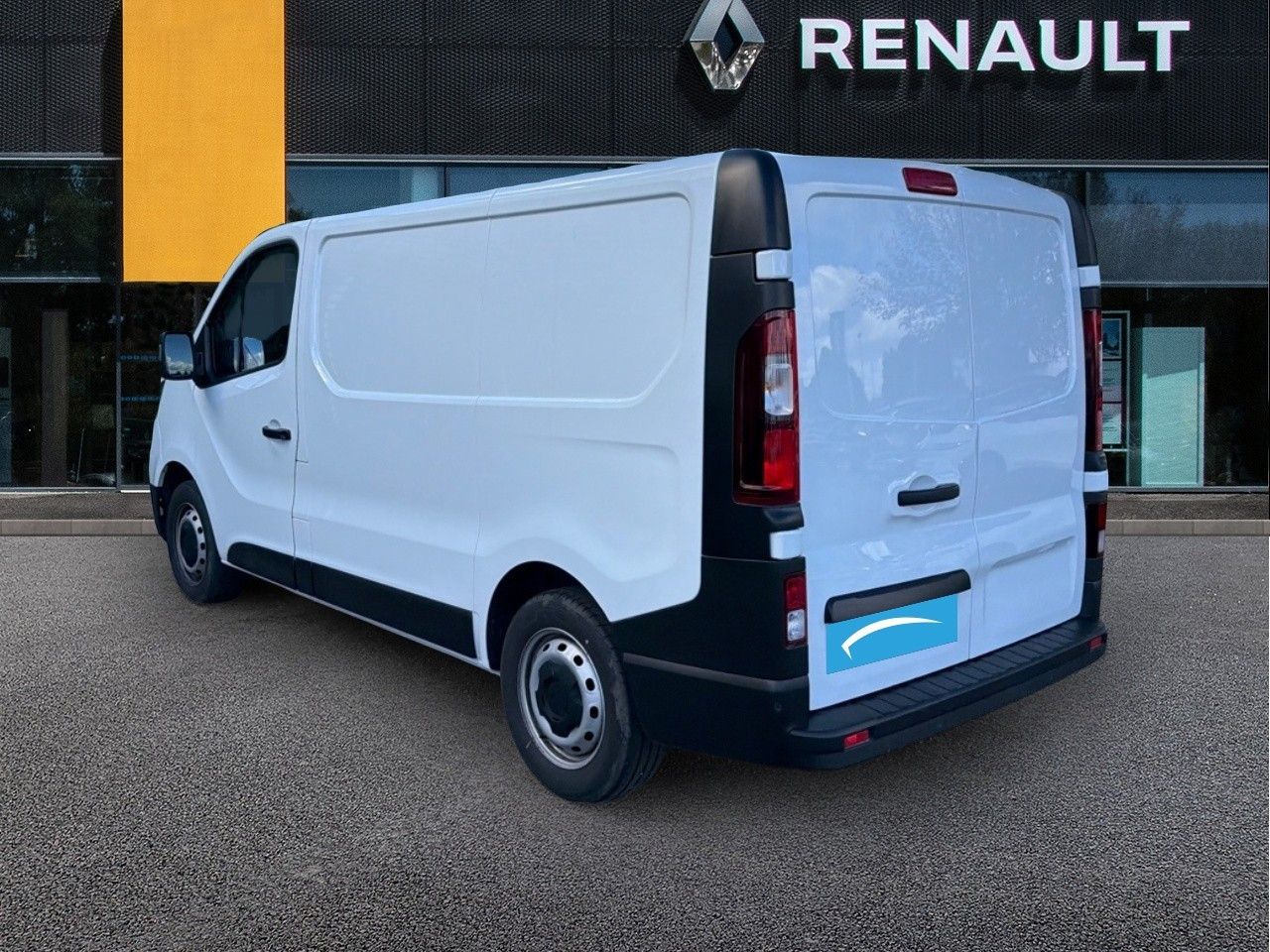 Vente en ligne Renault Trafic 3 Fourgon TRAFIC FG BLUE DCI 130 L1H1 2T8 GSR2 au prix de 23 990 €