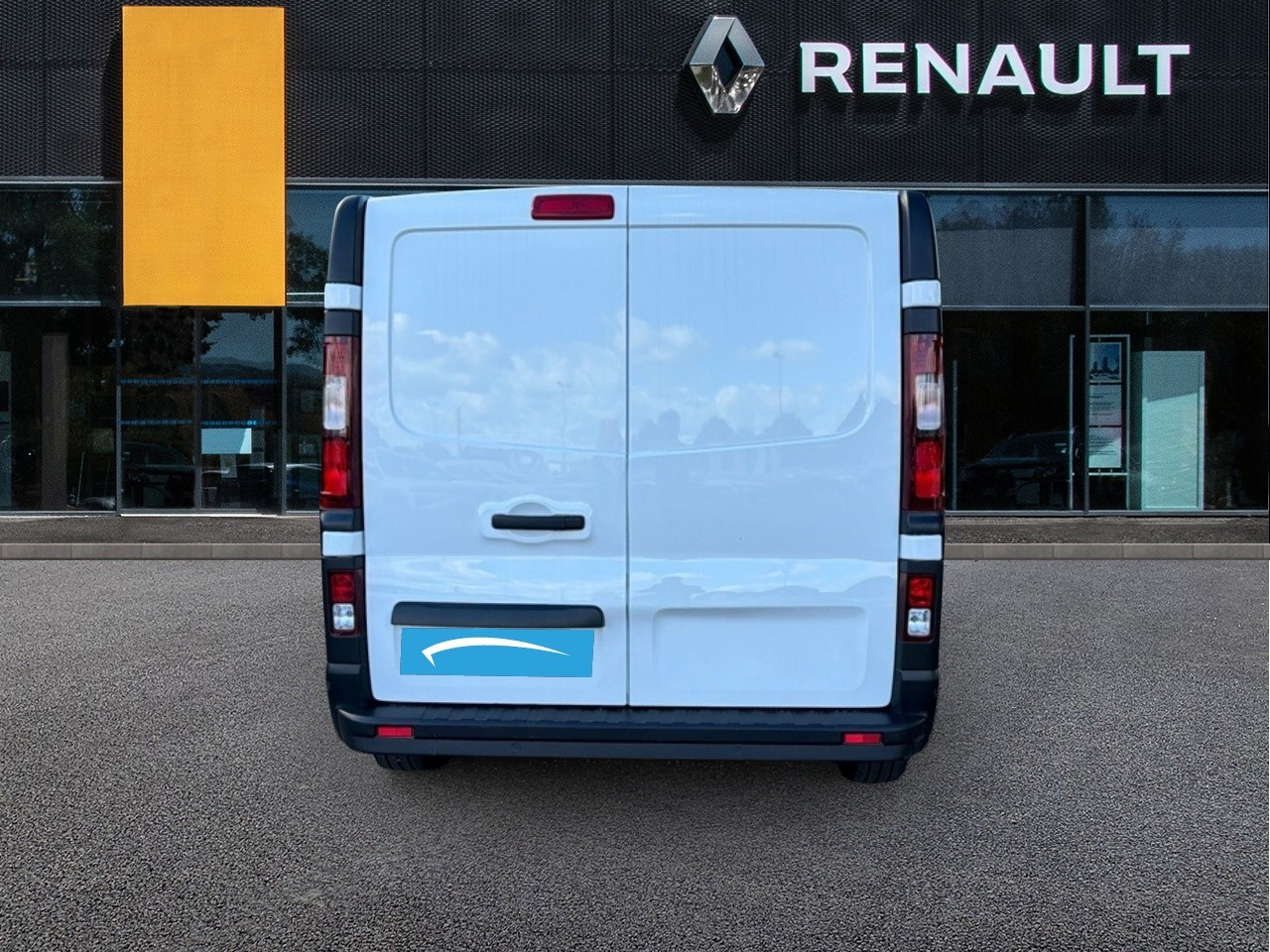 Vente en ligne Renault Trafic 3 Fourgon TRAFIC FG BLUE DCI 130 L1H1 2T8 GSR2 au prix de 23 990 €