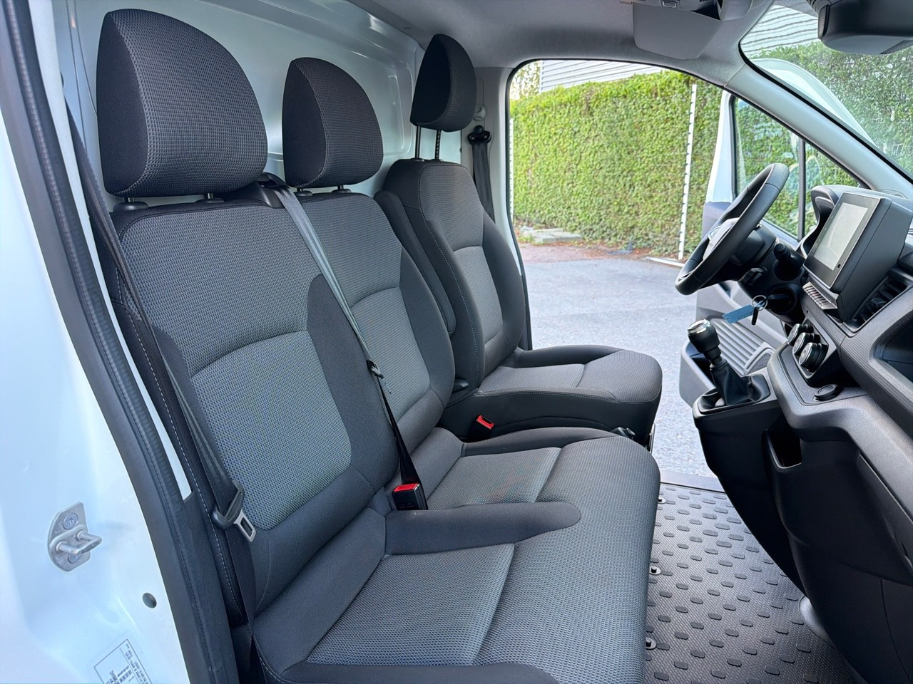 Vente en ligne Renault Trafic 3 Fourgon TRAFIC FG BLUE DCI 130 L1H1 2T8 GSR2 au prix de 23 990 €