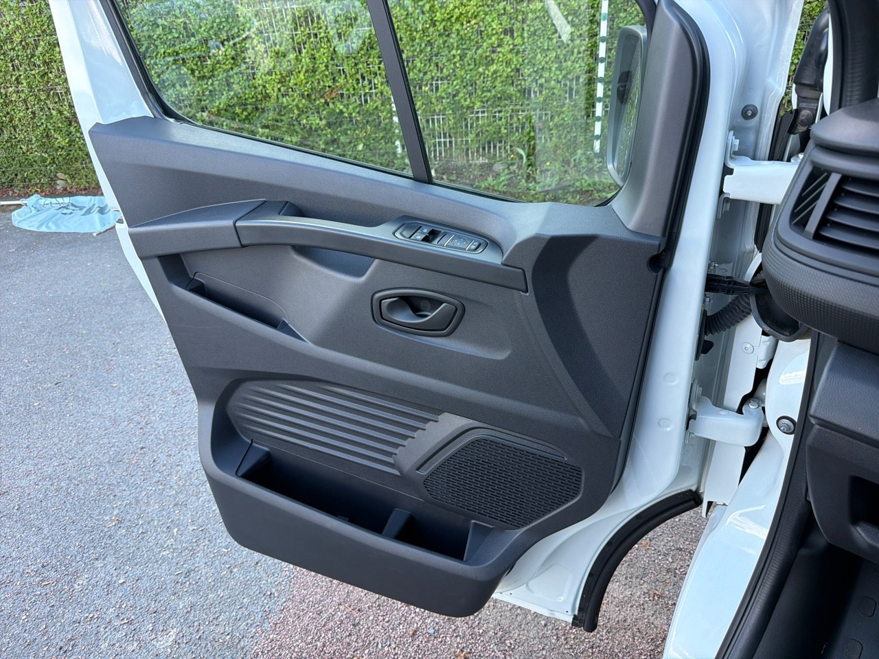Vente en ligne Renault Trafic 3 Fourgon TRAFIC FG BLUE DCI 130 L1H1 2T8 GSR2 au prix de 23 990 €