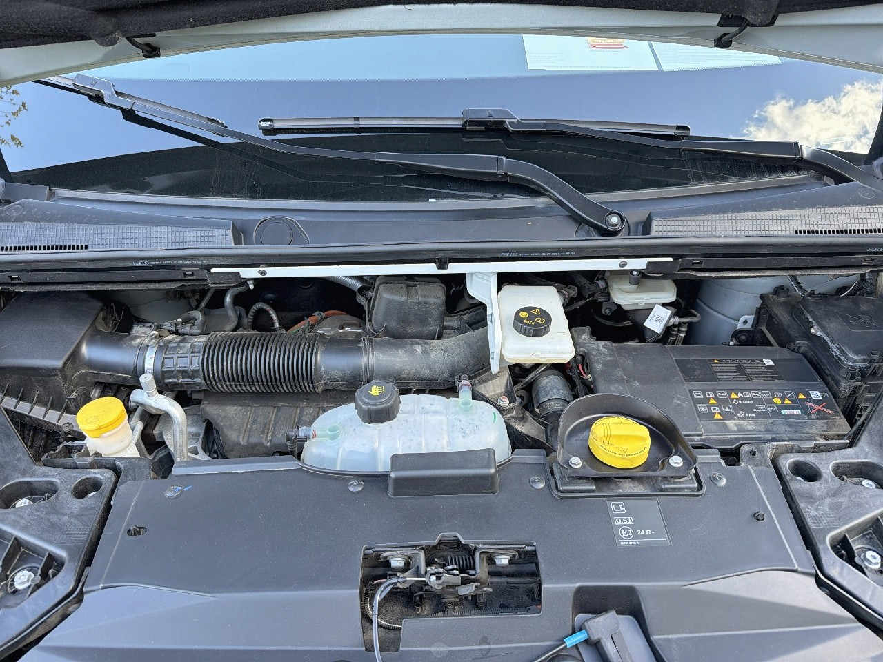 Vente en ligne Renault Trafic 3 Fourgon TRAFIC FG BLUE DCI 130 L1H1 2T8 GSR2 au prix de 23 990 €
