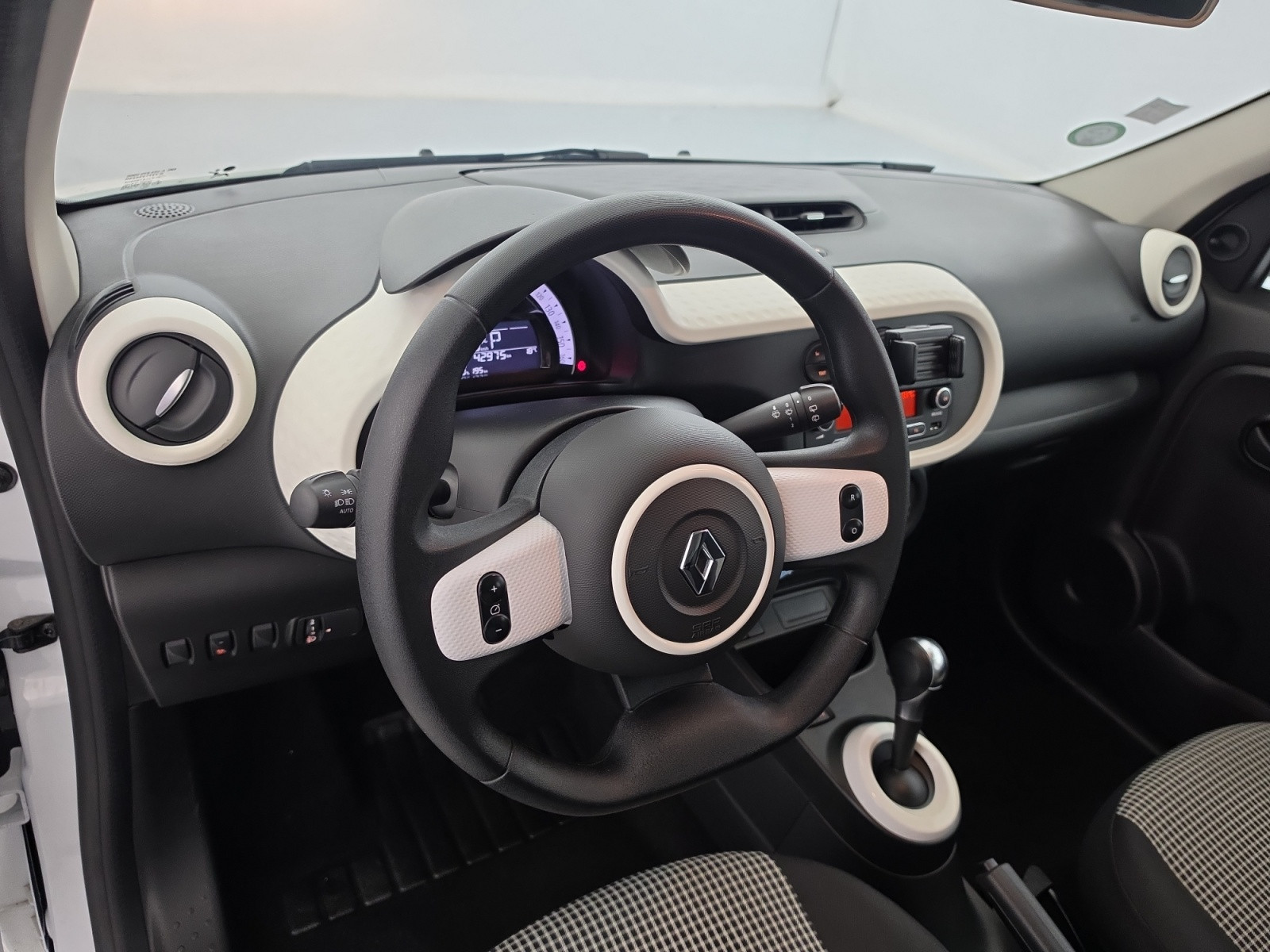Vente en ligne Renault Twingo Electrique Twingo III E-Tech au prix de 11 490 €