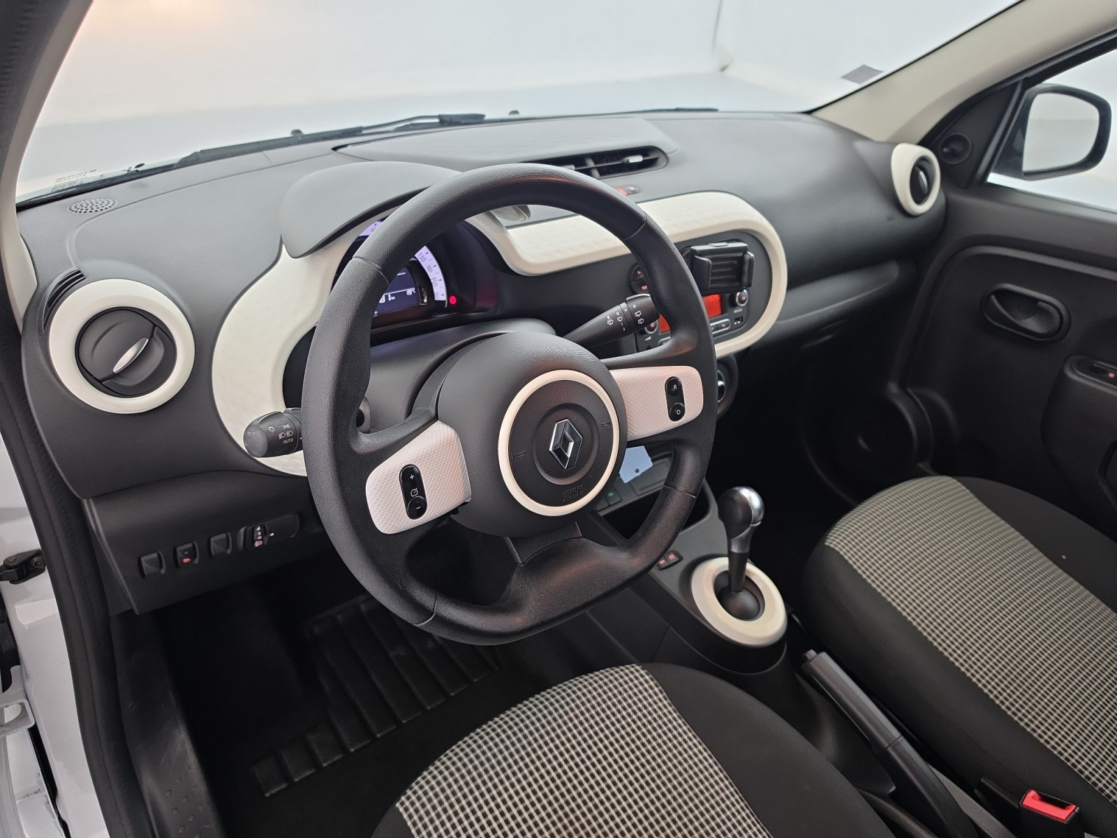 Vente en ligne Renault Twingo Electrique Twingo III E-Tech au prix de 11 990 €
