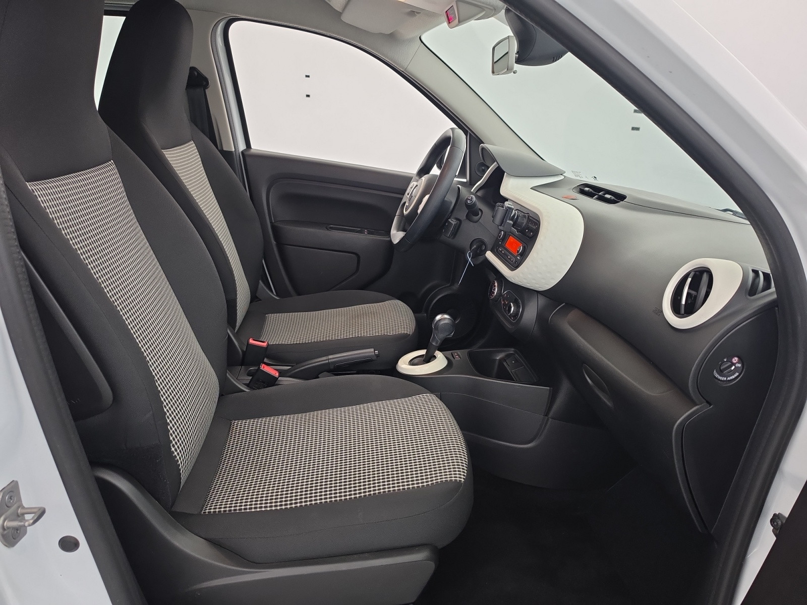 Vente en ligne Renault Twingo Electrique Twingo III E-Tech au prix de 11 990 €