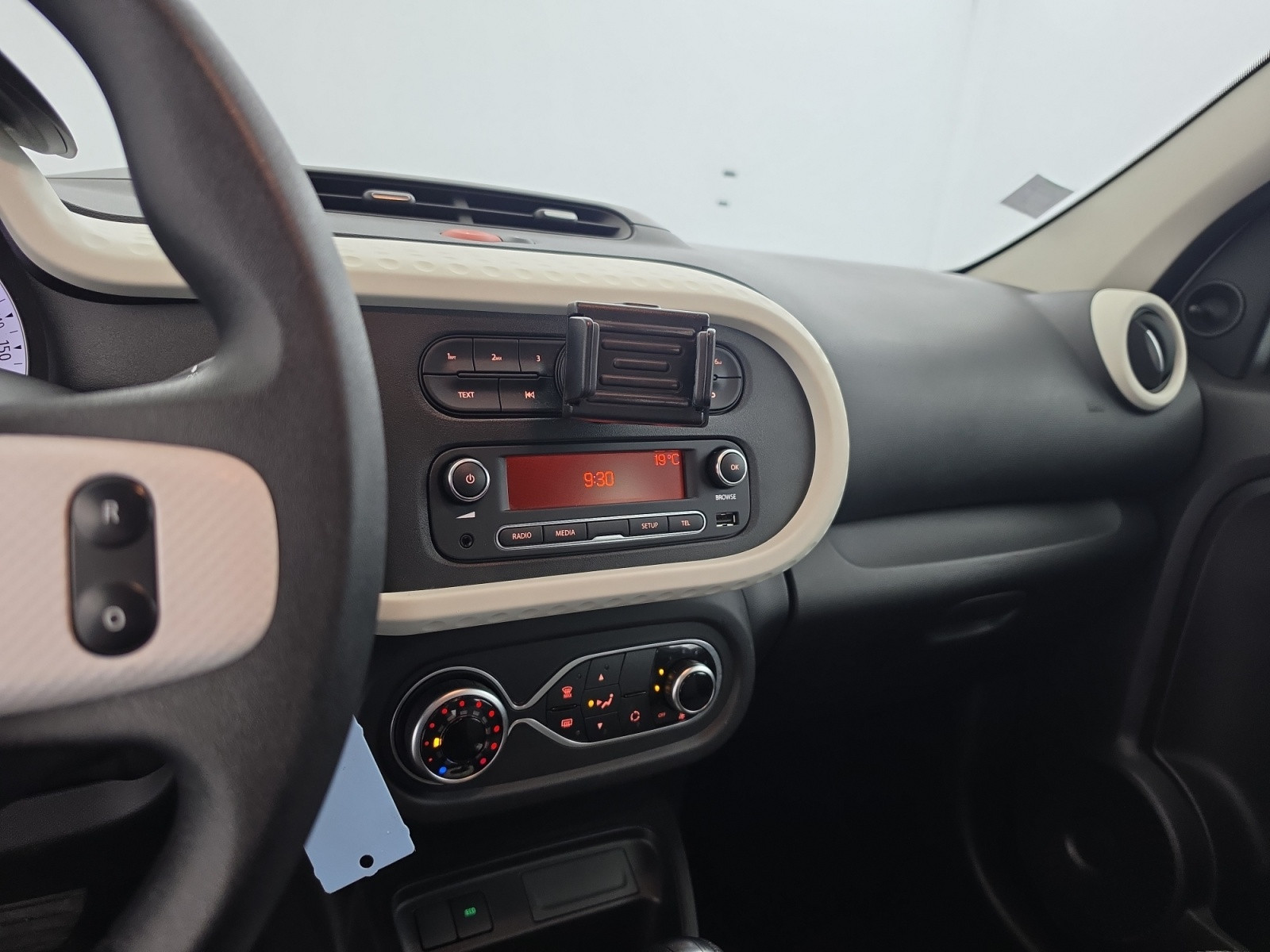Vente en ligne Renault Twingo Electrique Twingo III E-Tech au prix de 11 990 €
