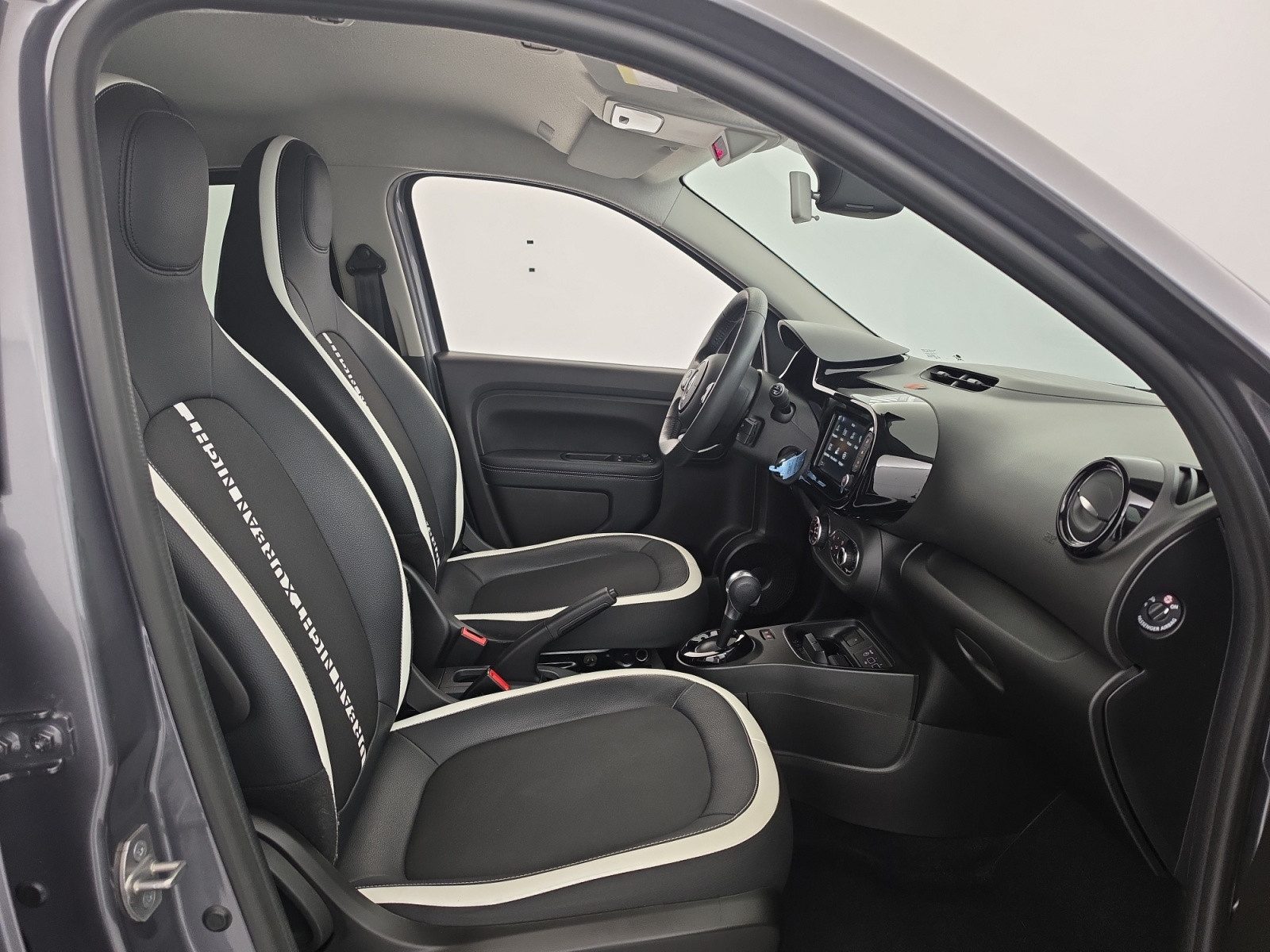 Vente en ligne Renault Twingo Electrique Twingo III E-Tech au prix de 14 990 €