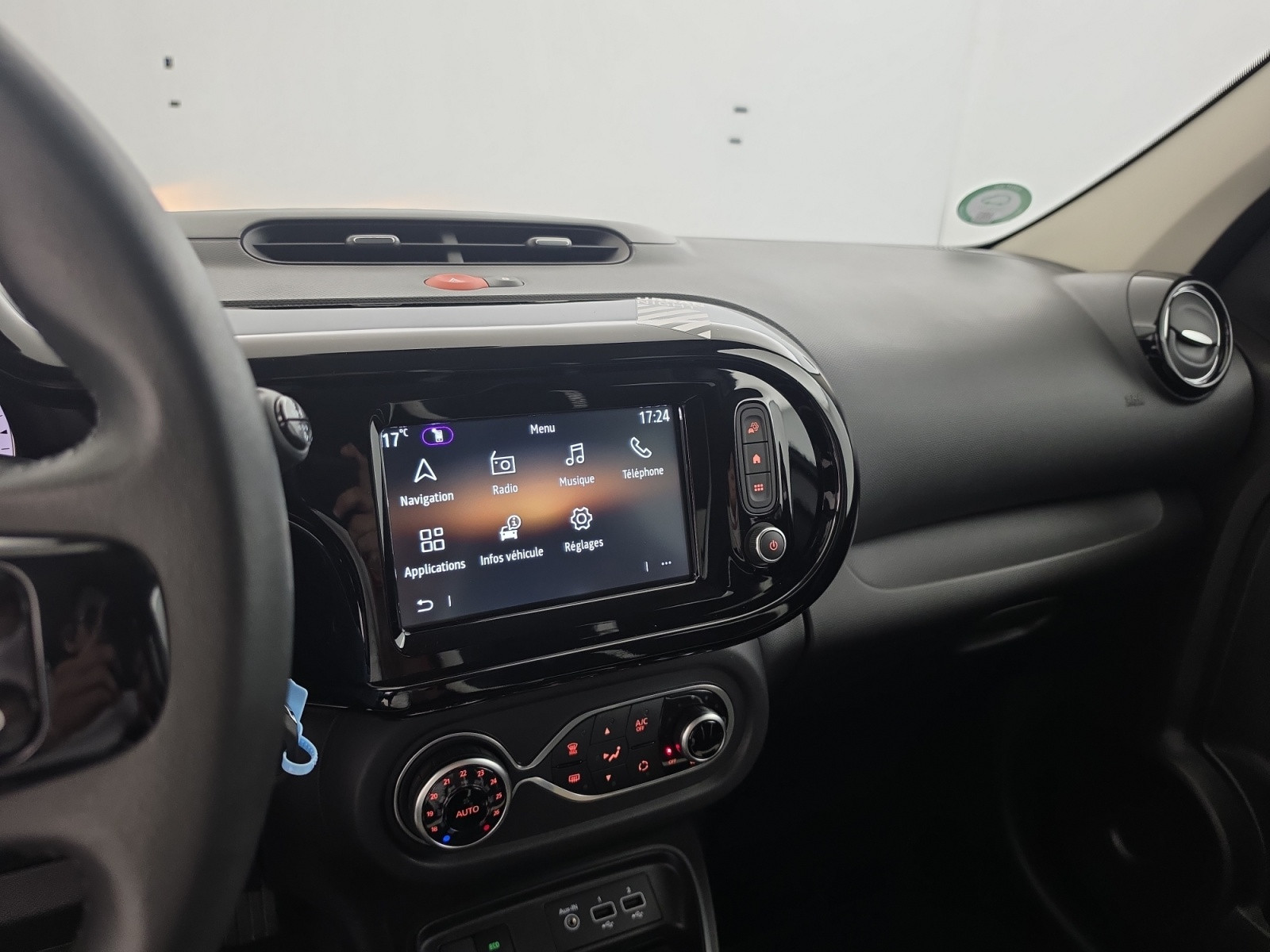 Vente en ligne Renault Twingo Electrique Twingo III E-Tech au prix de 14 990 €