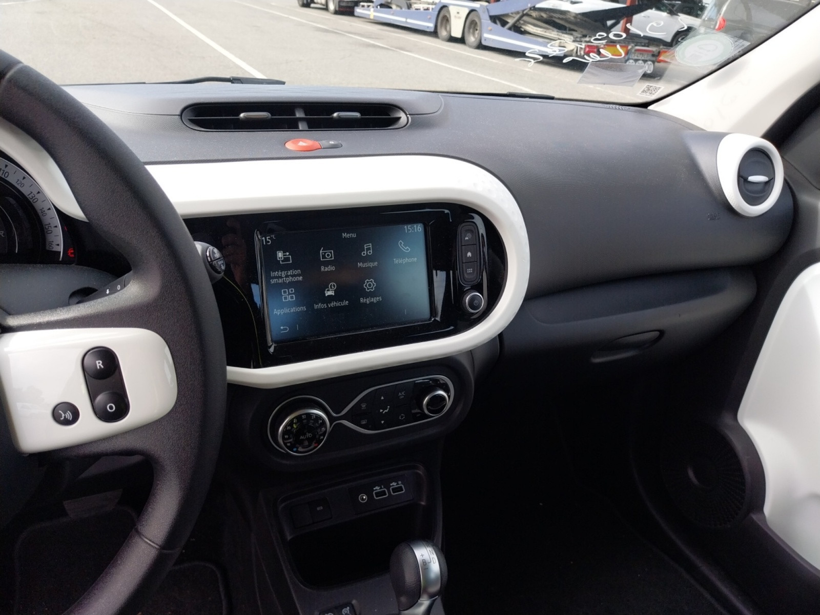 Vente en ligne Renault Twingo Electrique Twingo III E-Tech au prix de 14 990 €
