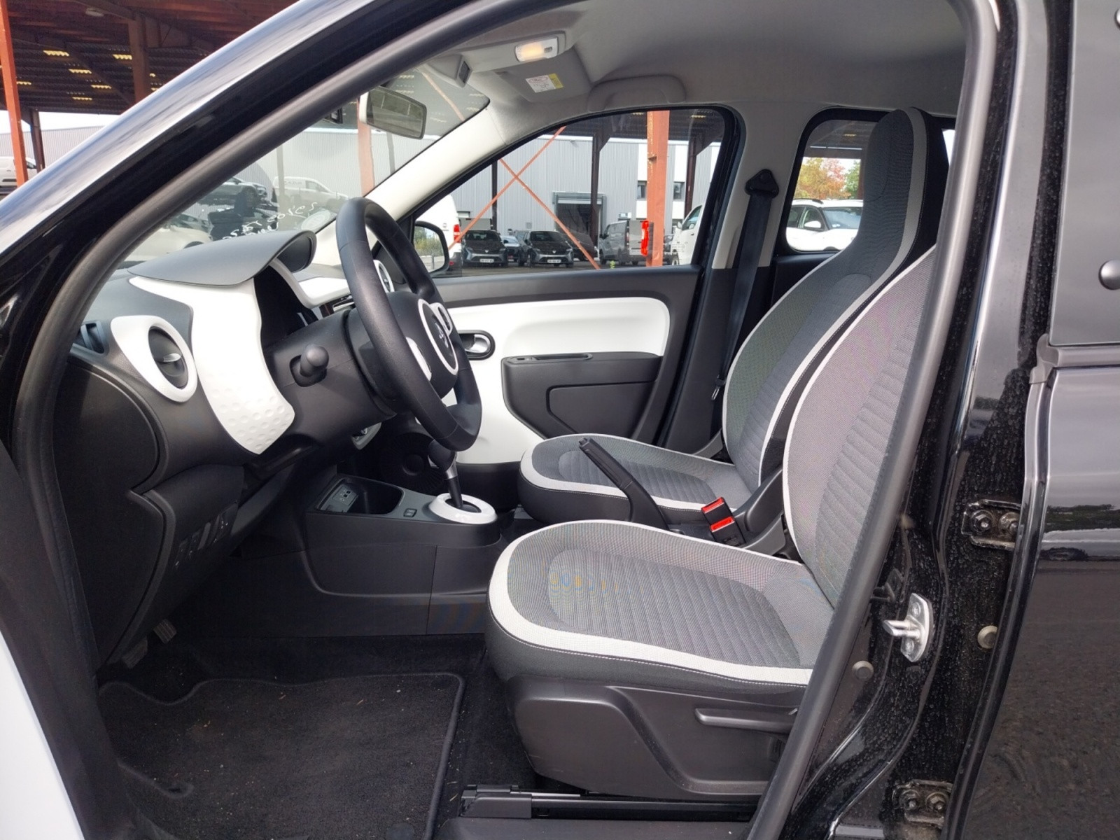 Vente en ligne Renault Twingo Electrique Twingo III E-Tech au prix de 14 990 €