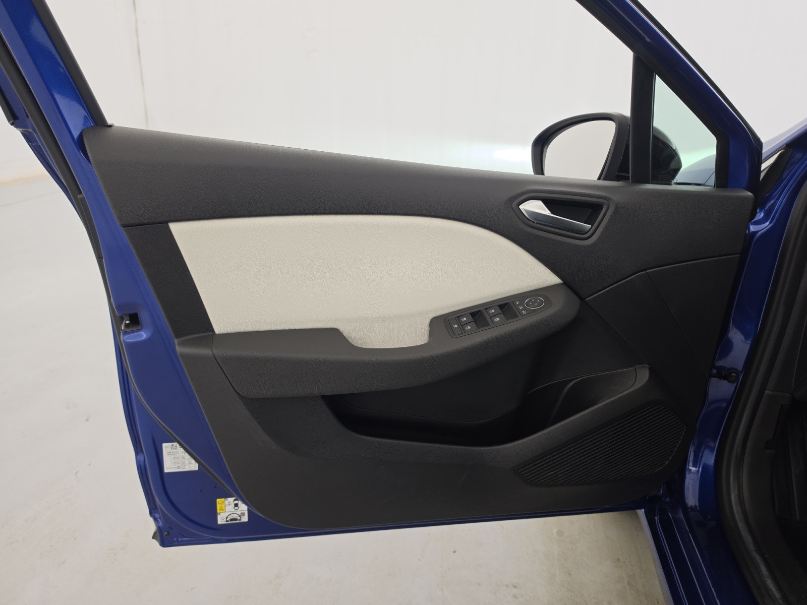 Vente en ligne Renault Clio 5 Clio E-Tech full hybrid 145 au prix de 18 990 €
