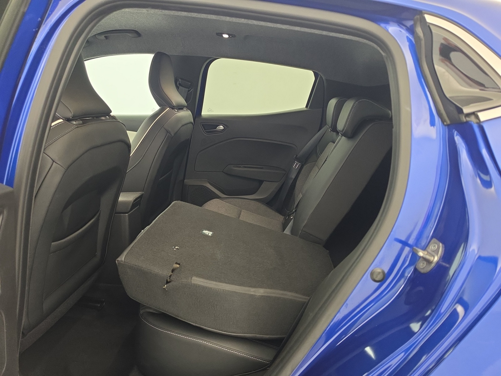 Vente en ligne Renault Clio 5 Clio E-Tech full hybrid 145 au prix de 18 990 €