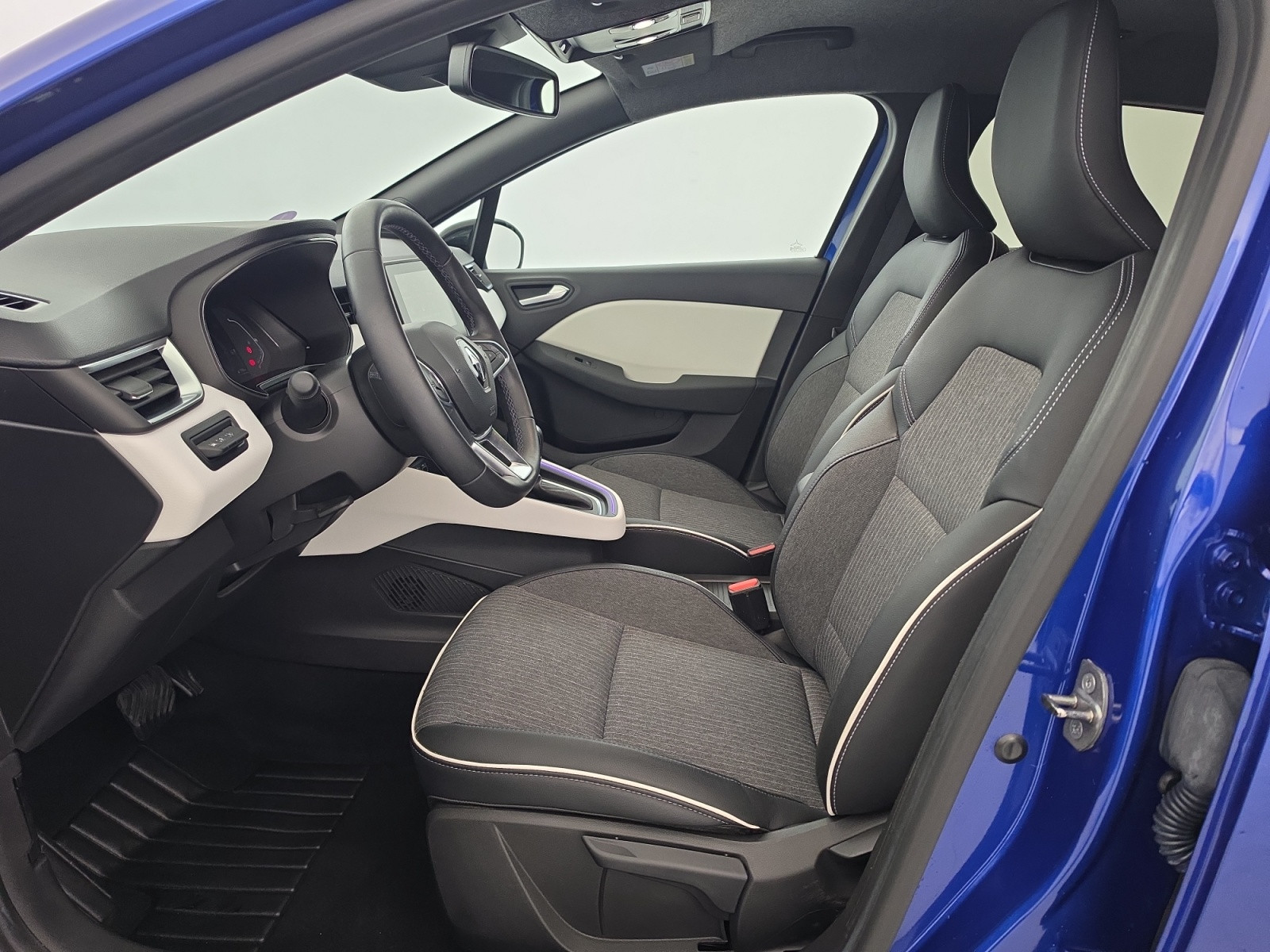 Vente en ligne Renault Clio 5 Clio E-Tech full hybrid 145 au prix de 18 990 €
