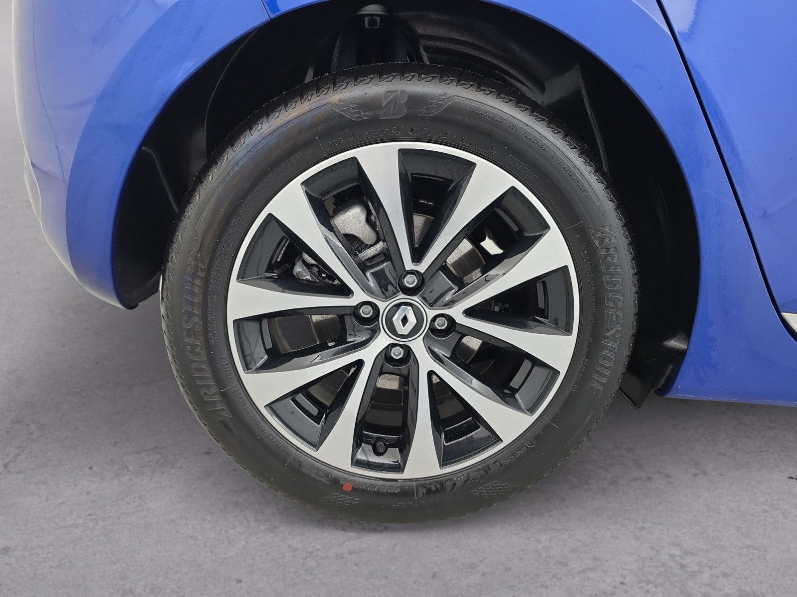 Vente en ligne Renault Clio 5 Clio E-Tech full hybrid 145 au prix de 18 990 €