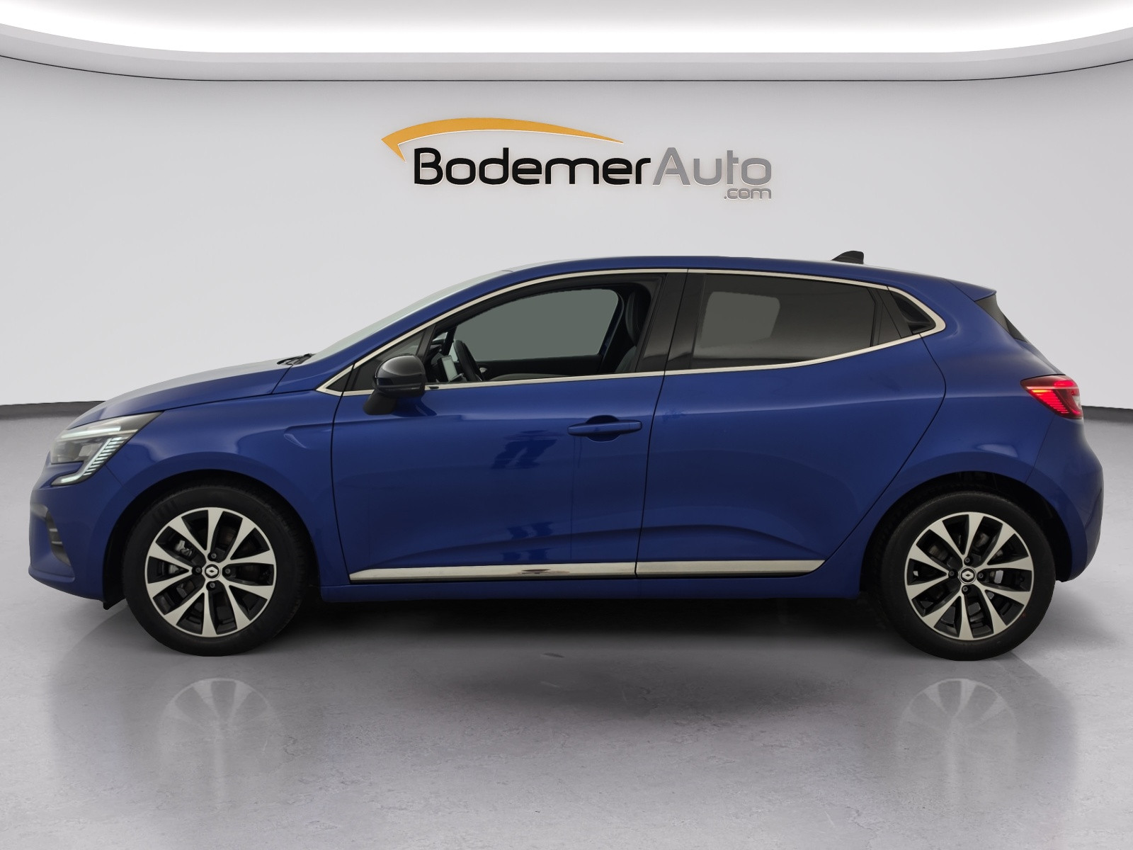 Vente en ligne Renault Clio 5 Clio E-Tech full hybrid 145 au prix de 18 990 €