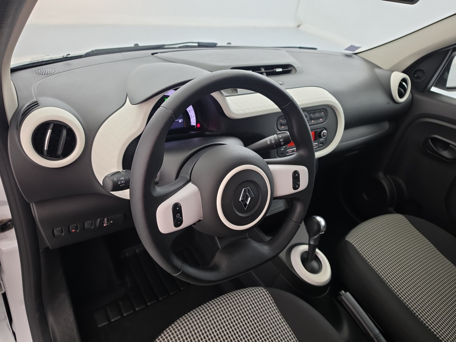 Vente en ligne Renault Twingo Electrique Twingo III E-Tech au prix de 11 990 €