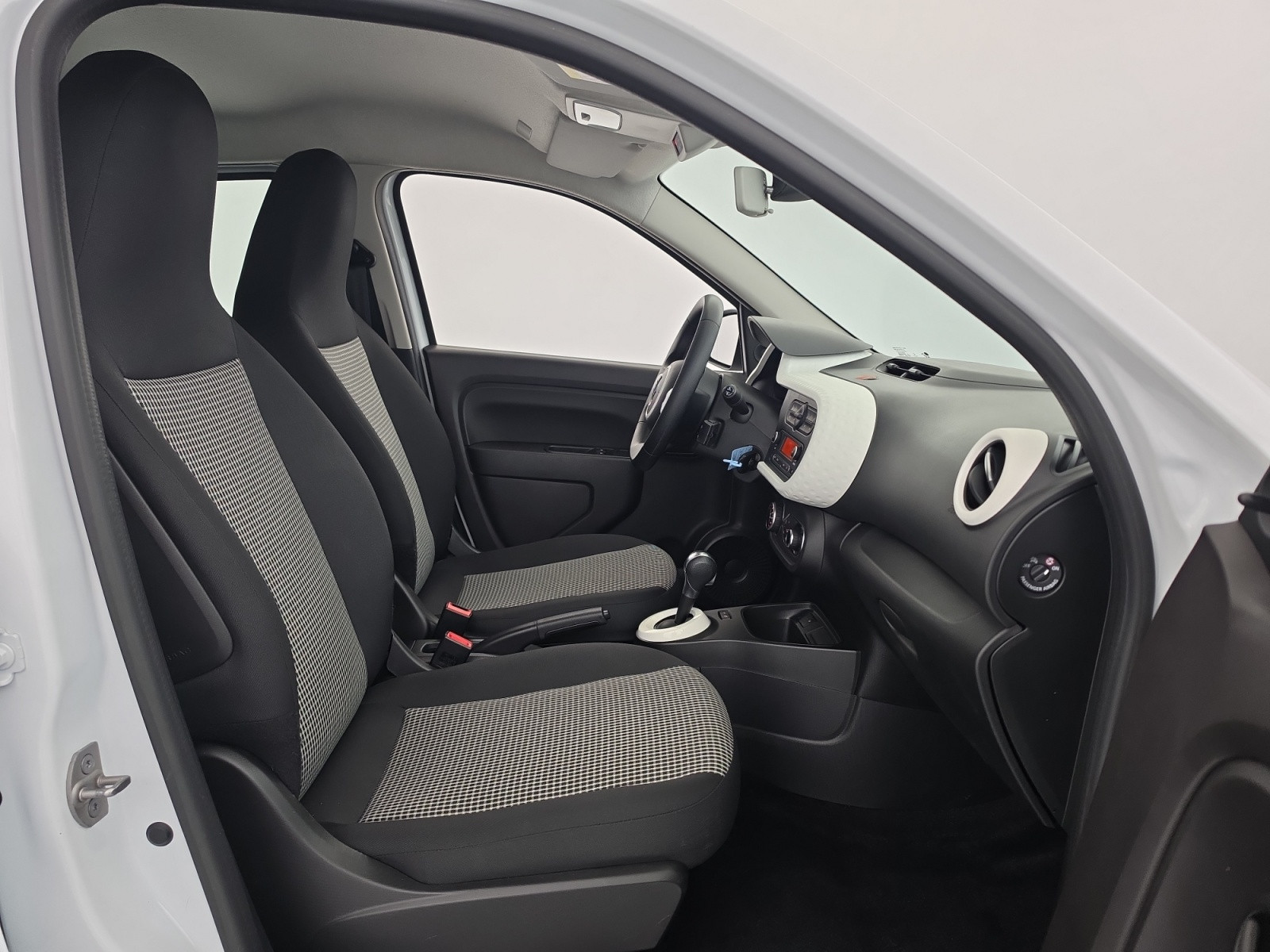 Vente en ligne Renault Twingo Electrique Twingo III E-Tech au prix de 11 990 €