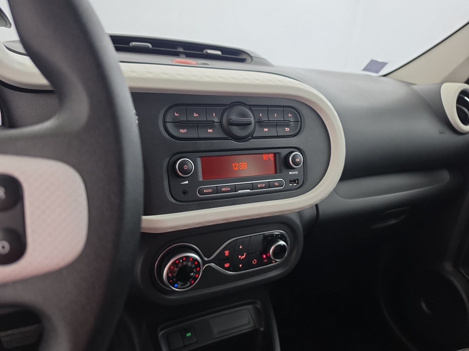Vente en ligne Renault Twingo Electrique Twingo III E-Tech au prix de 11 990 €
